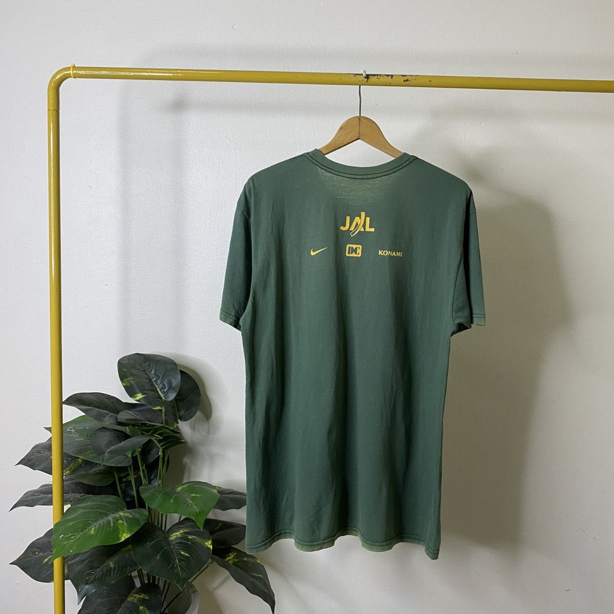 Nike Vintage 2003 Nike Honolulu Marathon Finisher Faded Green Tee Size US L / EU 52-54 / 3 - 10 Thumbnail