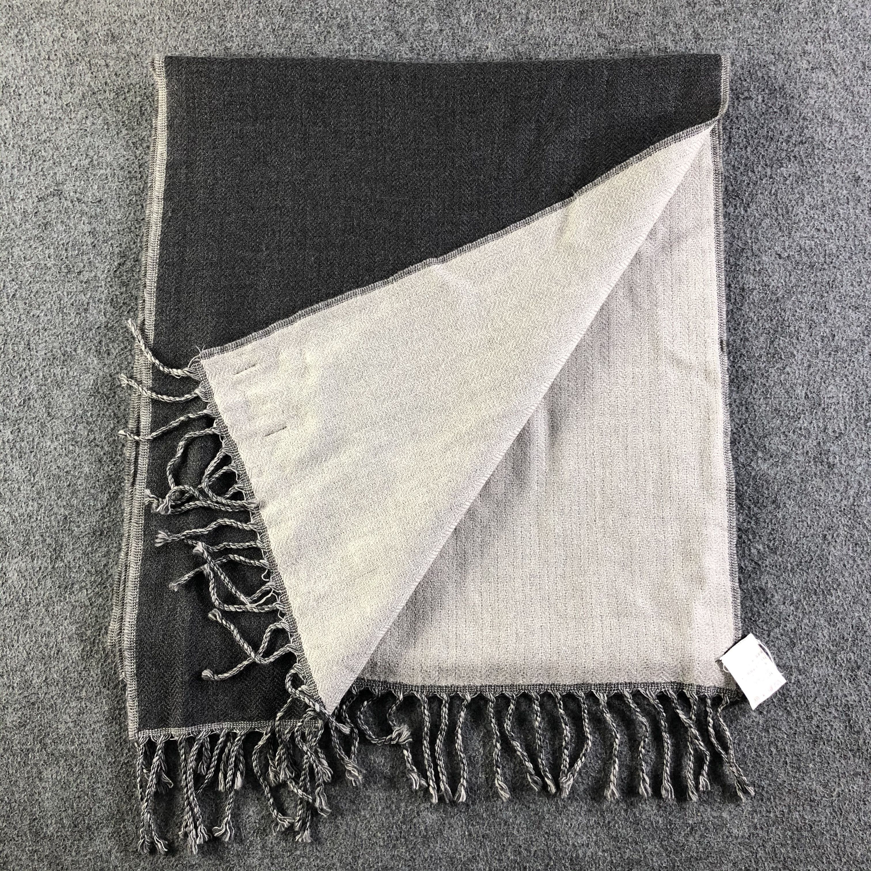 Barneys New York Barneys New York Scarf / Muffler / Neckwear P047 Size ONE SIZE - 5 Thumbnail