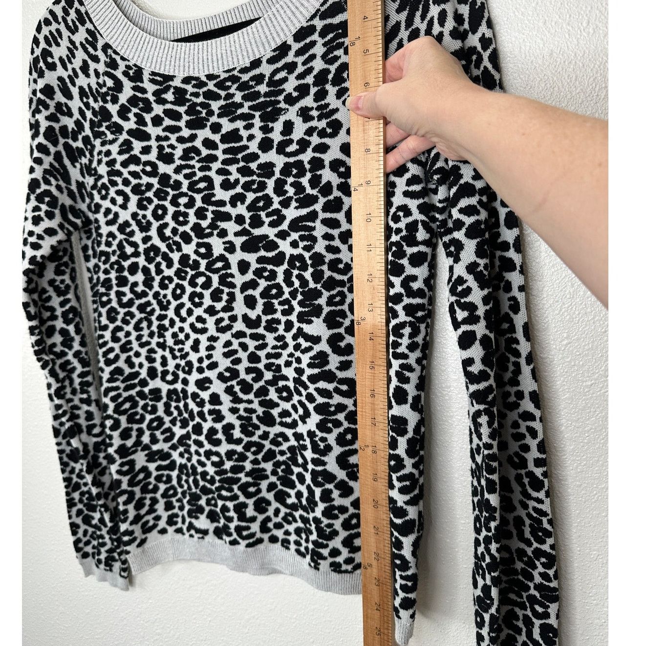 Express Express Black & Gray Leopard Print Boat neck Thin Sweater M Size M / US 6-8 / IT 42-44 - 10 Thumbnail