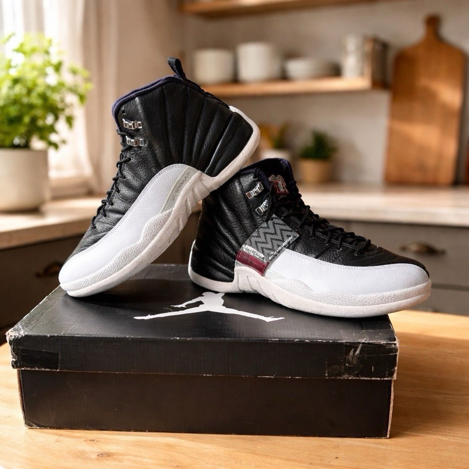 Jordan Brand Size 8.5 - Jordan 12 Retro Playoff OG BOX LIGHTLY USED Size US 8.5 / EU 41-42 - 1 Thumbnail