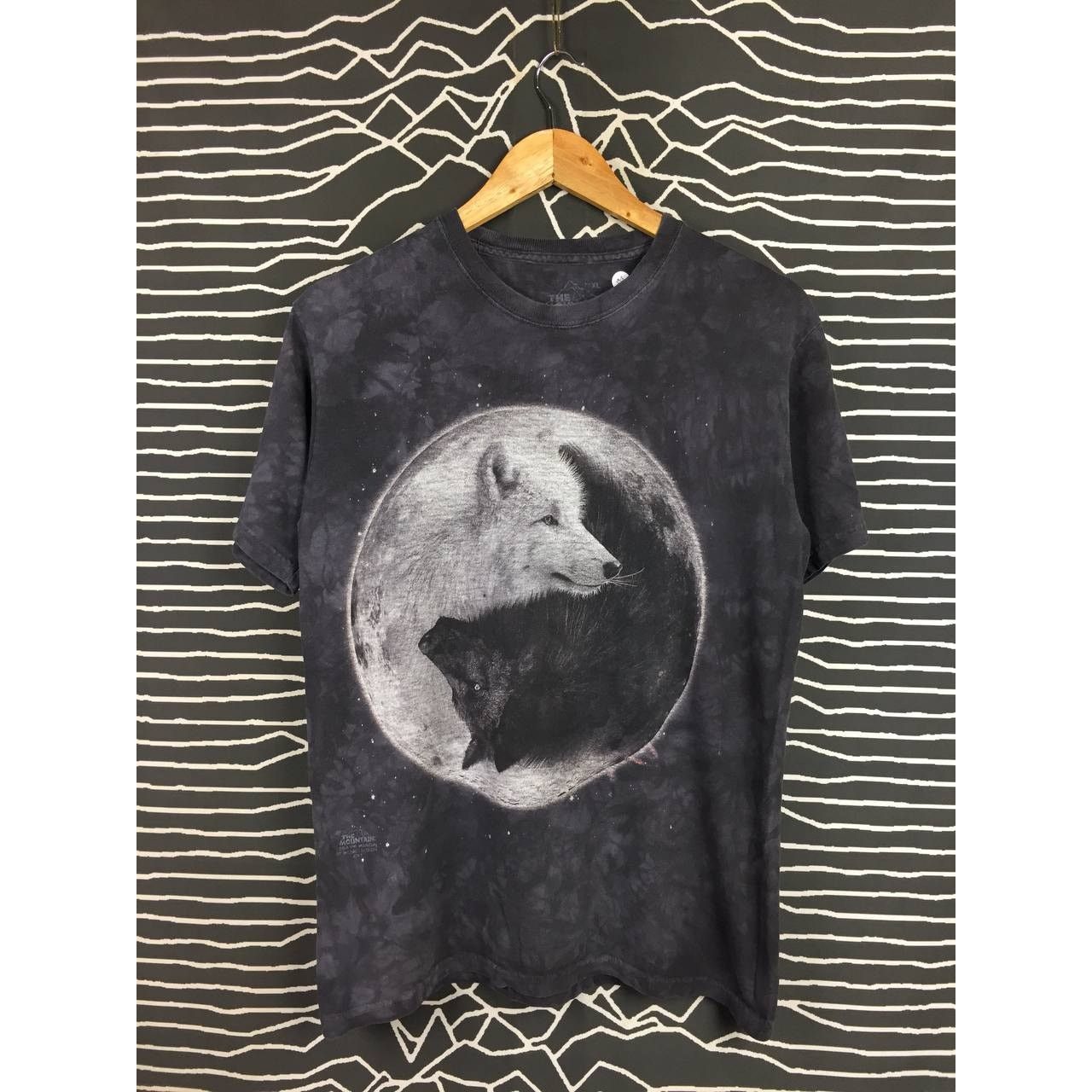 The Mountain The Mountain 2014 By Michael McGloin Ying Yang Wolves Tee Size US M / EU 48-50 / 2 - 1 Thumbnail