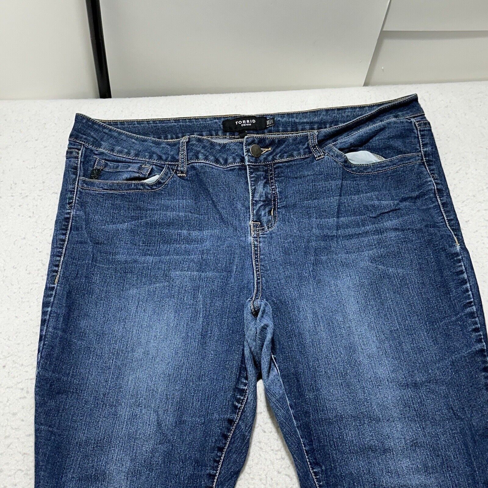 Other Torrid 20 Short Skinny Mid Rise Stretch Blue Jeans 40x28 Size 42" / US 20 - 2 Thumbnail