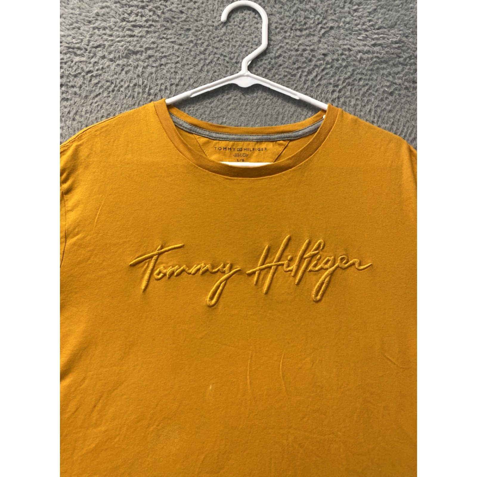Tommy Hilfiger VINTAGE Tommy Hilfiger Shirt Men L Gold Cotton Short Sleeve Signature Logo Crew Neck 10640 Size US L / EU 52-54 / 3 - 2 Thumbnail