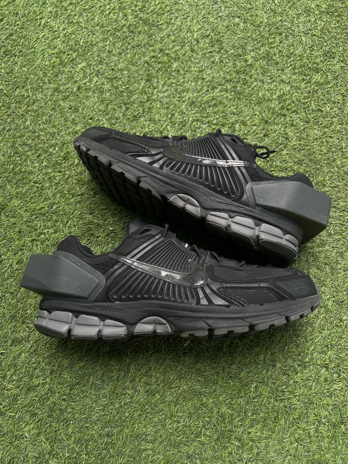A-COLD-WALL* × Nike A-COLD-WALL x Nike Zoom Vomero 5 ACW Black AT3152-001 Size US 11 / EU 44 - 2 Thumbnail