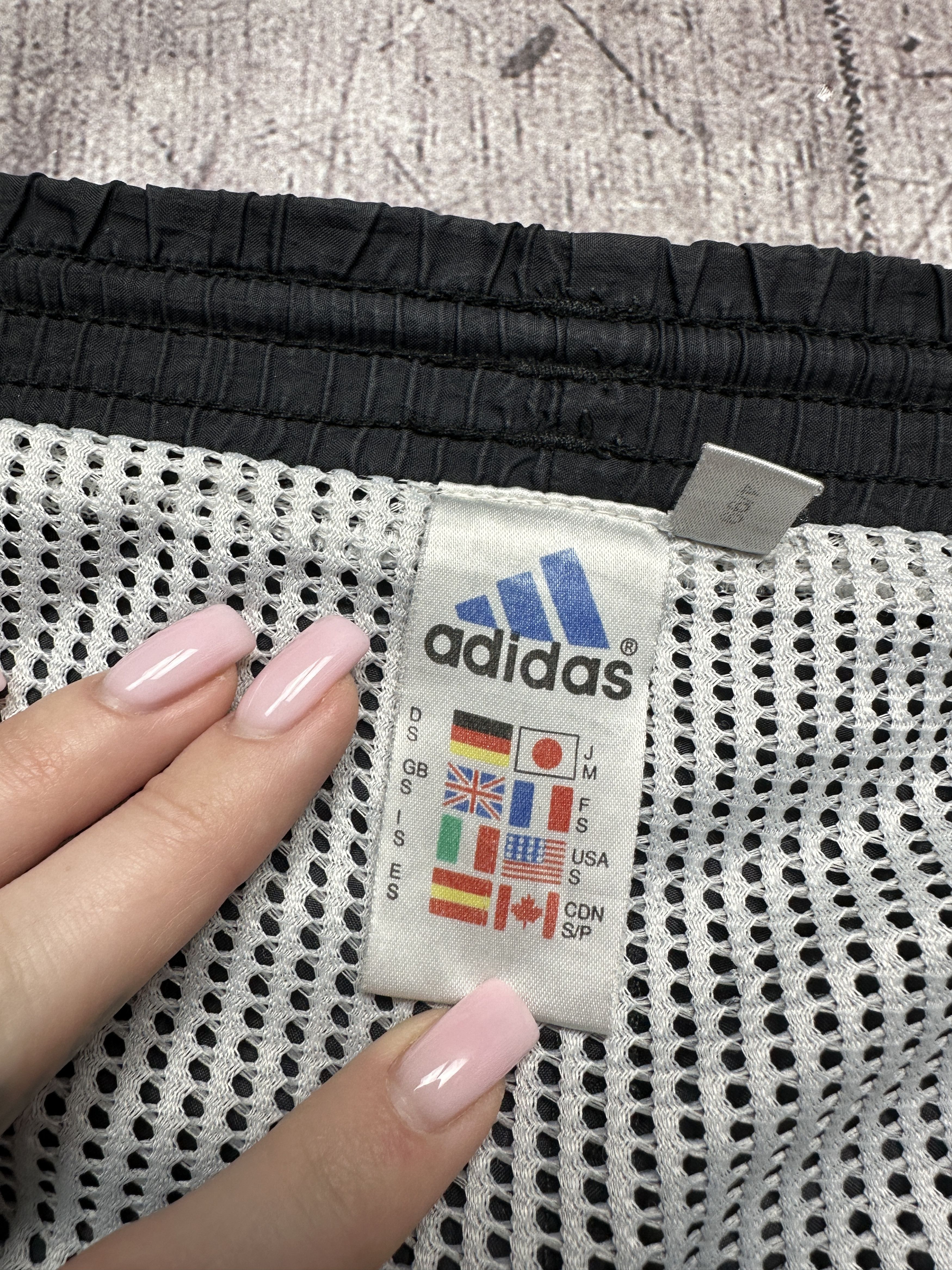 Adidas Adidas Vintage Mens Nylon Shorts Size US 30 / EU 46 - 8 Thumbnail