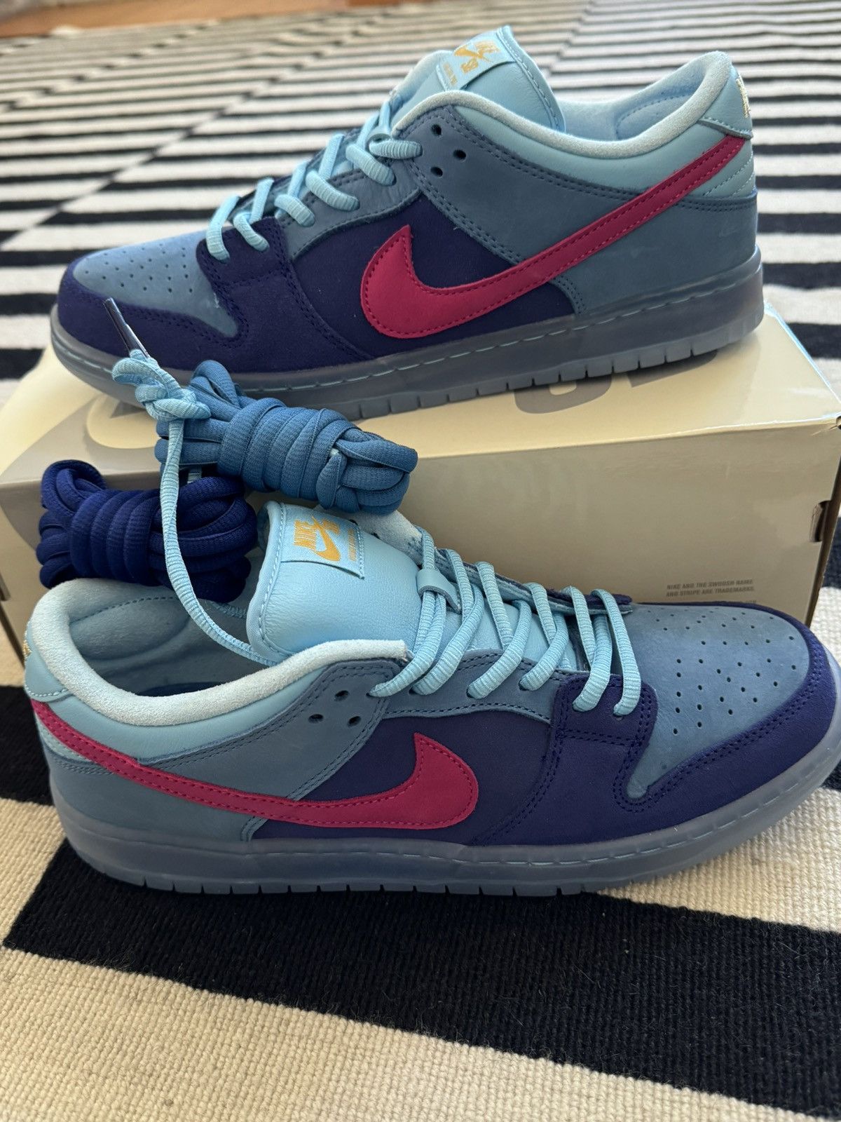 Nike Nike SB Dunk Low Run the Jewels Size US 10.5 / EU 43-44 - 1 Thumbnail