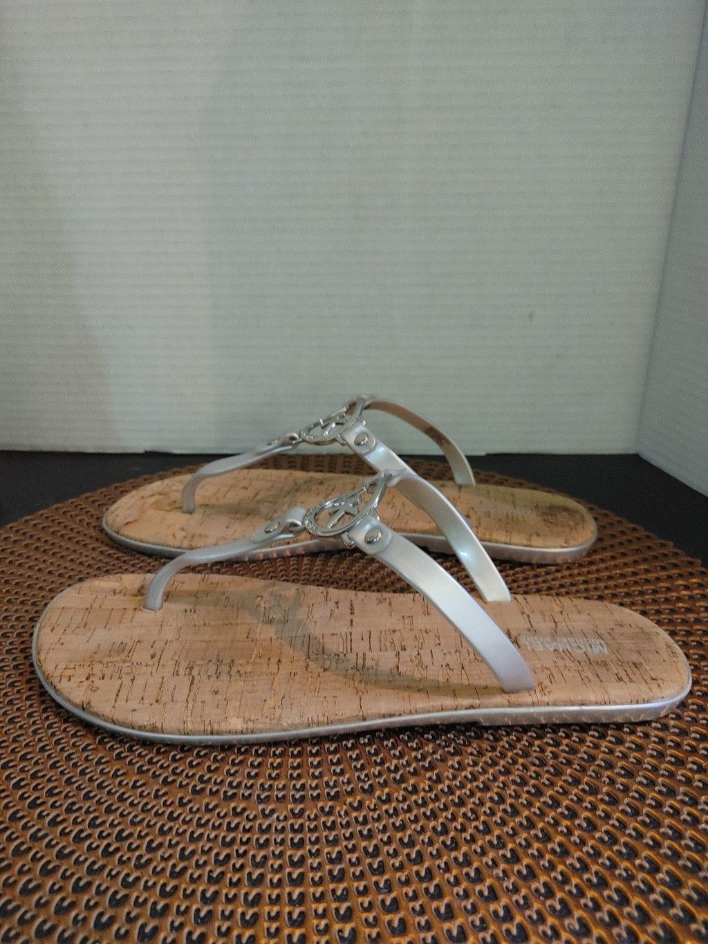 Michael Kors Michael Kors Jelly Flip Flop Sandals Size 10M Size US 10 / IT 40 - 4 Thumbnail