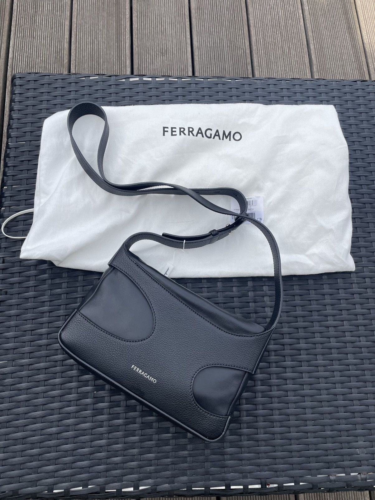 Salvatore Ferragamo NWT Ferragamo cut-out detailing leather mini bag Size ONE SIZE - 1 Thumbnail