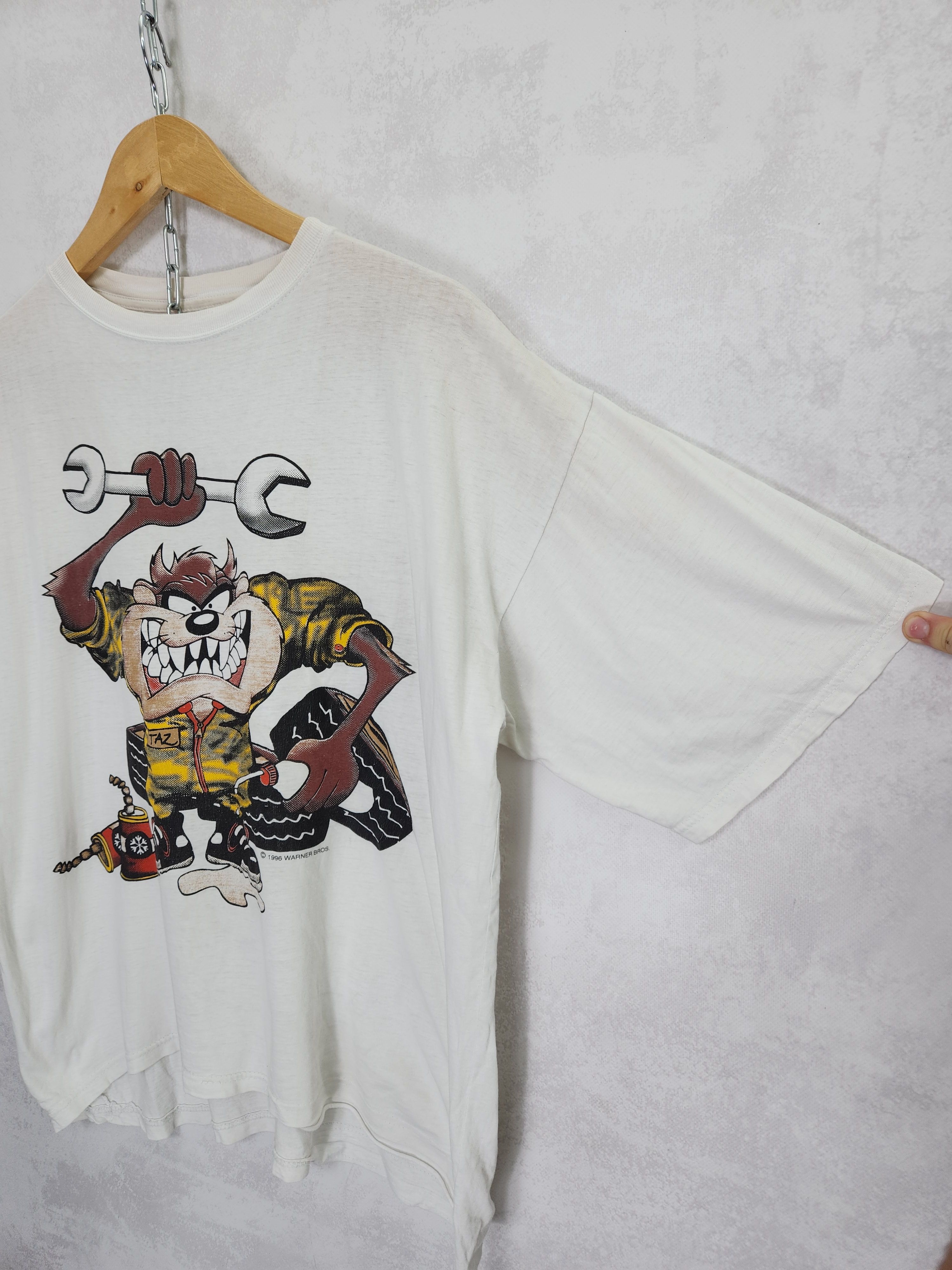 Vintage 1996 Looney Tunes Taz mechanic box t shirt Size US XL / EU 56 / 4 - 4 Thumbnail