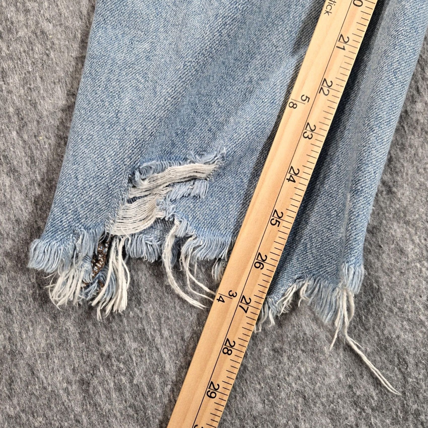 Vintage We The Free Jeans Womens 31 Light Wash High Rise Distressed Button Fly Jeans Size 24" / US 00 / IT 34 - 7 Thumbnail