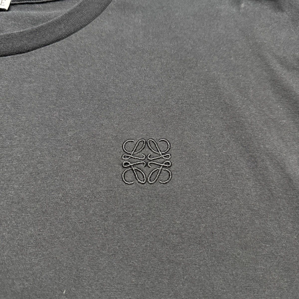 Loewe Loewe - Anagram Boxy Cropped Embroidered Logo - Shirt Size XS / US 0-2 / IT 36-38 - 5 Thumbnail
