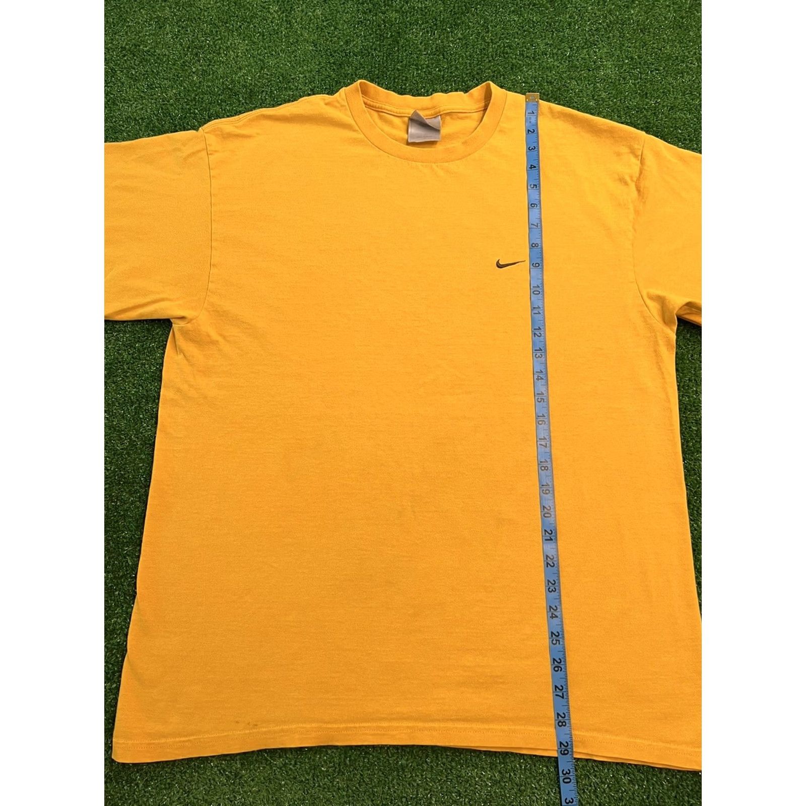 Nike VINTAGE Nike Essential Embroidered Classic T-Shirt Men Large Yellow Olive Swoosh L Size US L / EU 52-54 / 3 - 7 Thumbnail