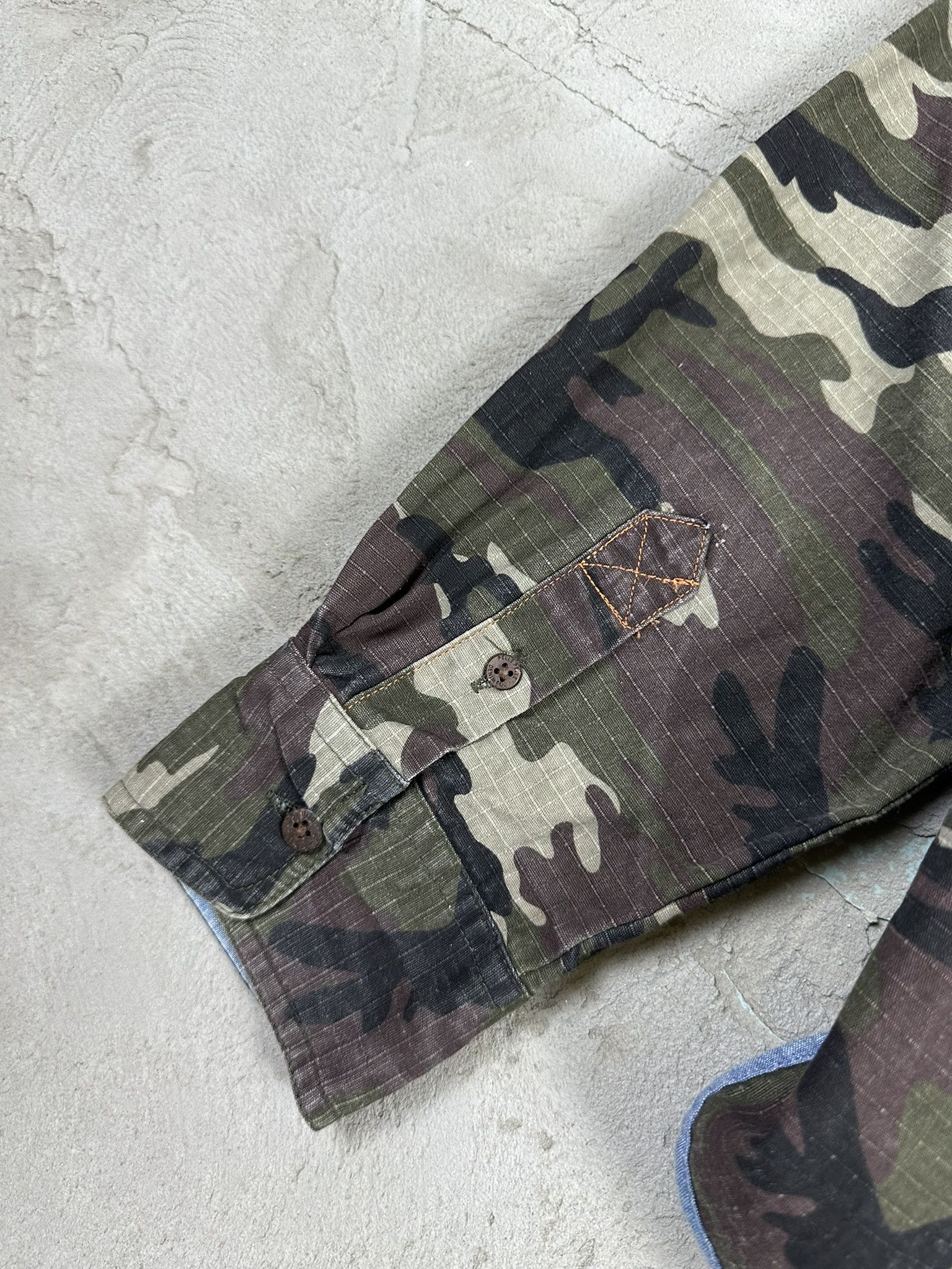 Pelle Pelle Vintage Y2k Pelle Pelle Camo Miitary Button Up Shirt Size US L / EU 52-54 / 3 - 14 Thumbnail