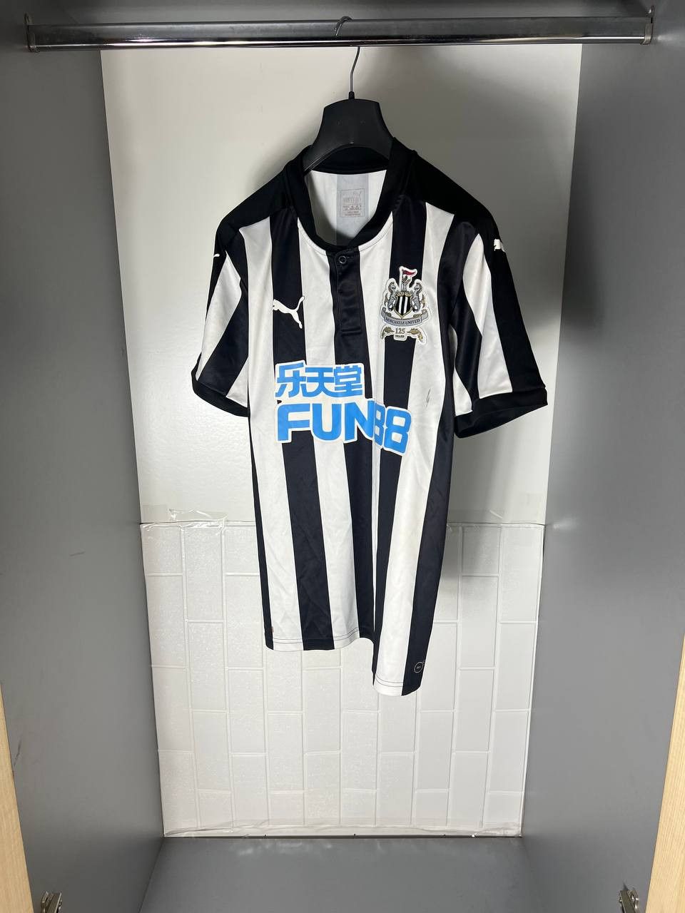 Puma VINTAGE PUMA FC NEW CASTLE UNITED ENGLAND SOCCER JERSEY Y2K Size US L / EU 52-54 / 3 - 3 Thumbnail