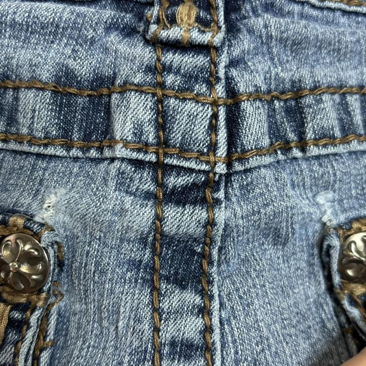 Vintage Vintage Y2K blue silver cross buttons denim capri shorts Size 28" / US 6 / IT 42 - 8 Thumbnail