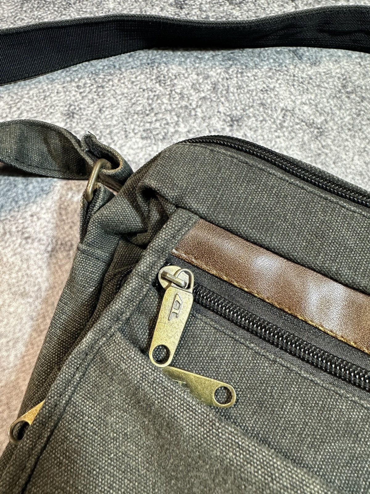 Diesel × Vintage Y2K Vintage Diesel Cross Body Bag Avant Garde Style USA Size ONE SIZE - 3 Thumbnail