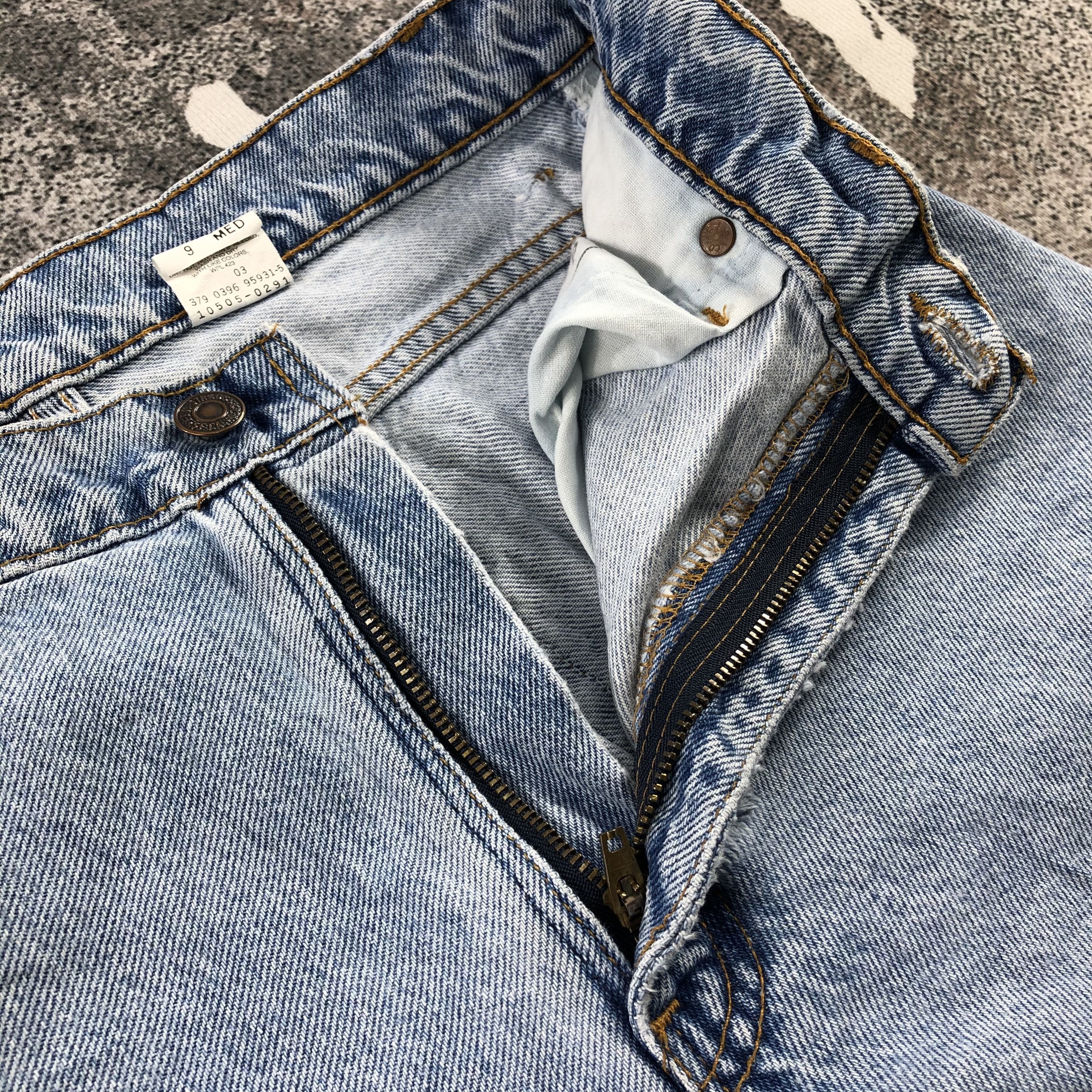 Levi's Vintage 90s Levis 505 Jeans Medium Wash Denim KJ940 Size US 29 - 9 Thumbnail
