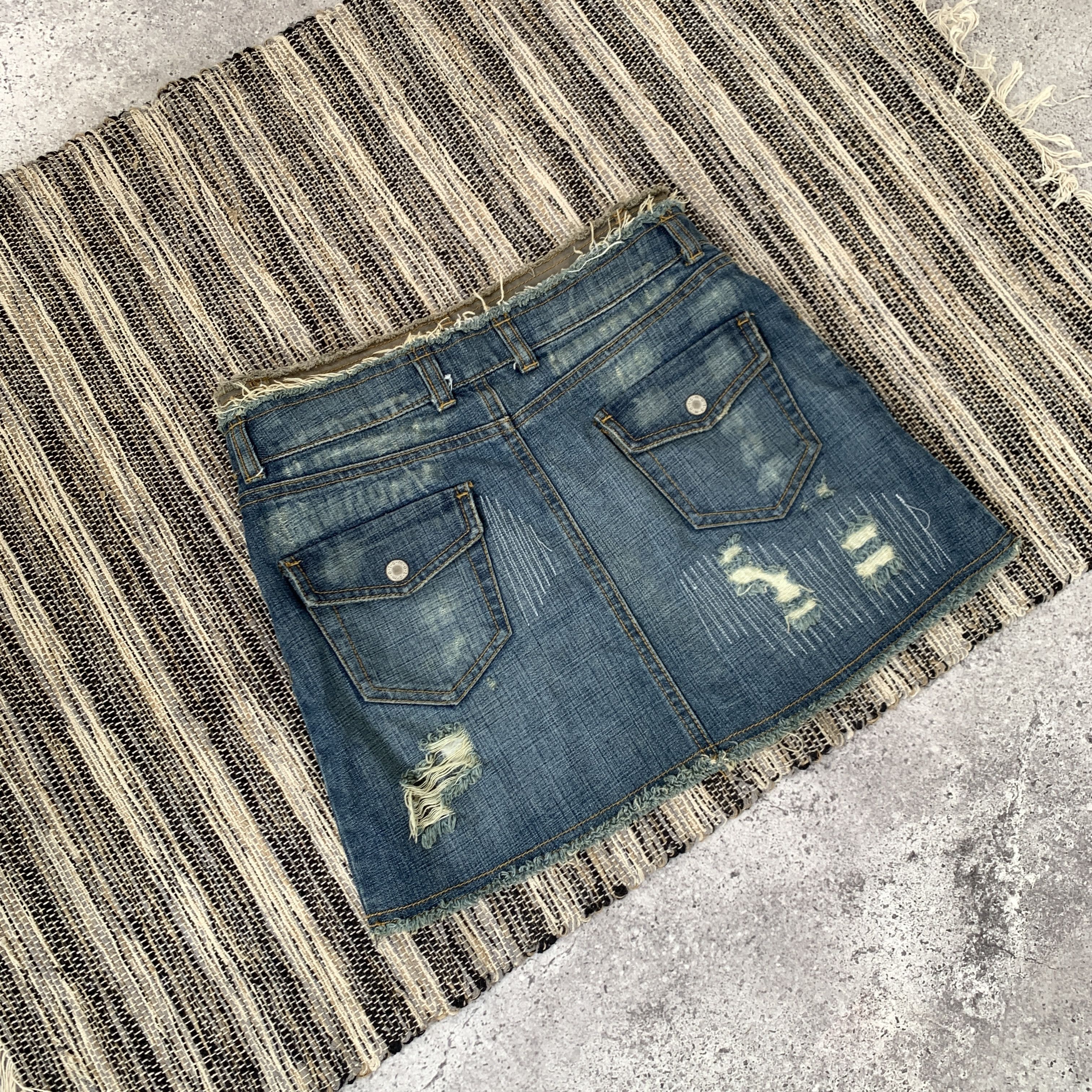 Japanese Brand Vintage Y2K Faded Women's Blue Denim Low RIse Mini Skirt Size 24" / US 00 / IT 34 - 7 Thumbnail