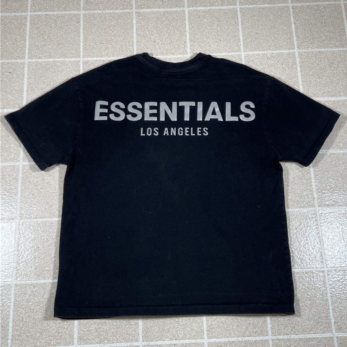 Fear of God Fear of God Essentials Los Angeles Reflective Logo T-shirt Size US L / EU 52-54 / 3 - 1 Thumbnail