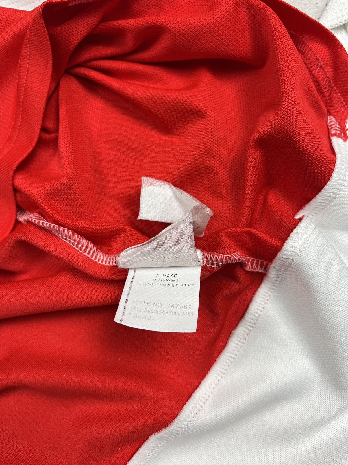 Puma Puma Arsenal Home 2015/16 Long Sleeve 11 Ozil Soccer Jersey Size US S / EU 44-46 / 1 - 12 Thumbnail