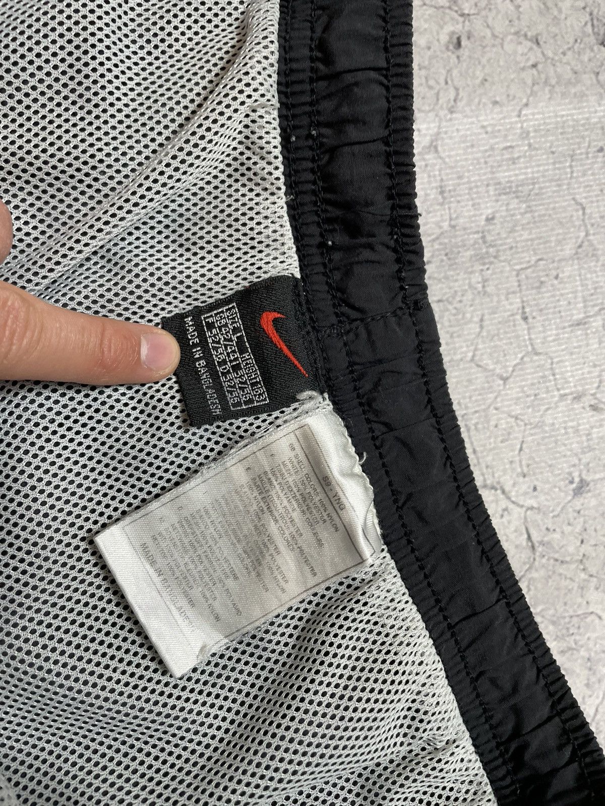 Nike × Vintage Vintage 90s Nylon Nike Big Swoosh Logo Drill Y2K Shorts Size US 34 / EU 50 - 4 Thumbnail