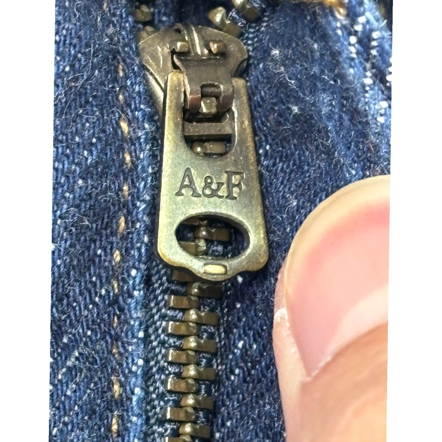 Abercrombie & Fitch VINTAGE Abercrombie Fitch Baggy Low Rise Dark Wash Jeans Women 32X29 Denim Jeans Baggy Fit Low Rise Dark Wash Abercrombie Fitch Jeans Women 32 Size 24" / US 00 / IT 34 - 3 Thumbnail