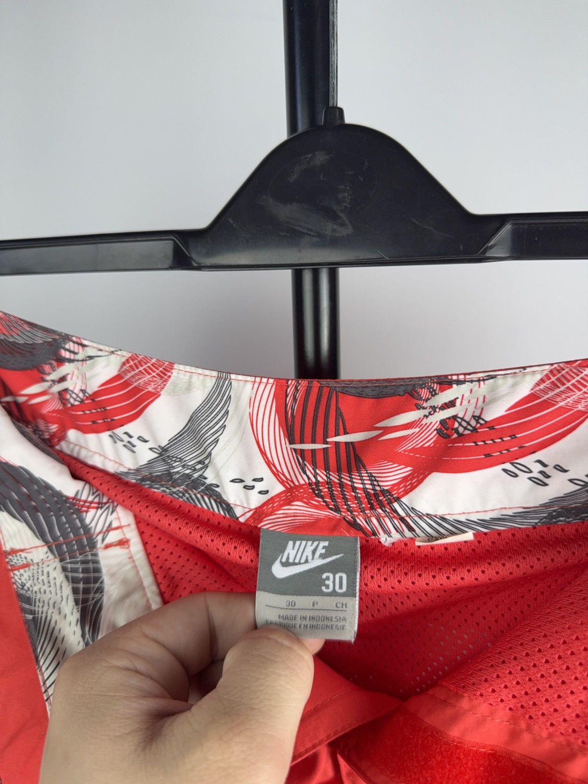 Nike 00s Vintage Nike Board Shorts Red Cargo Surf Y2K Size 30 Size US 30 / EU 46 - 14 Thumbnail