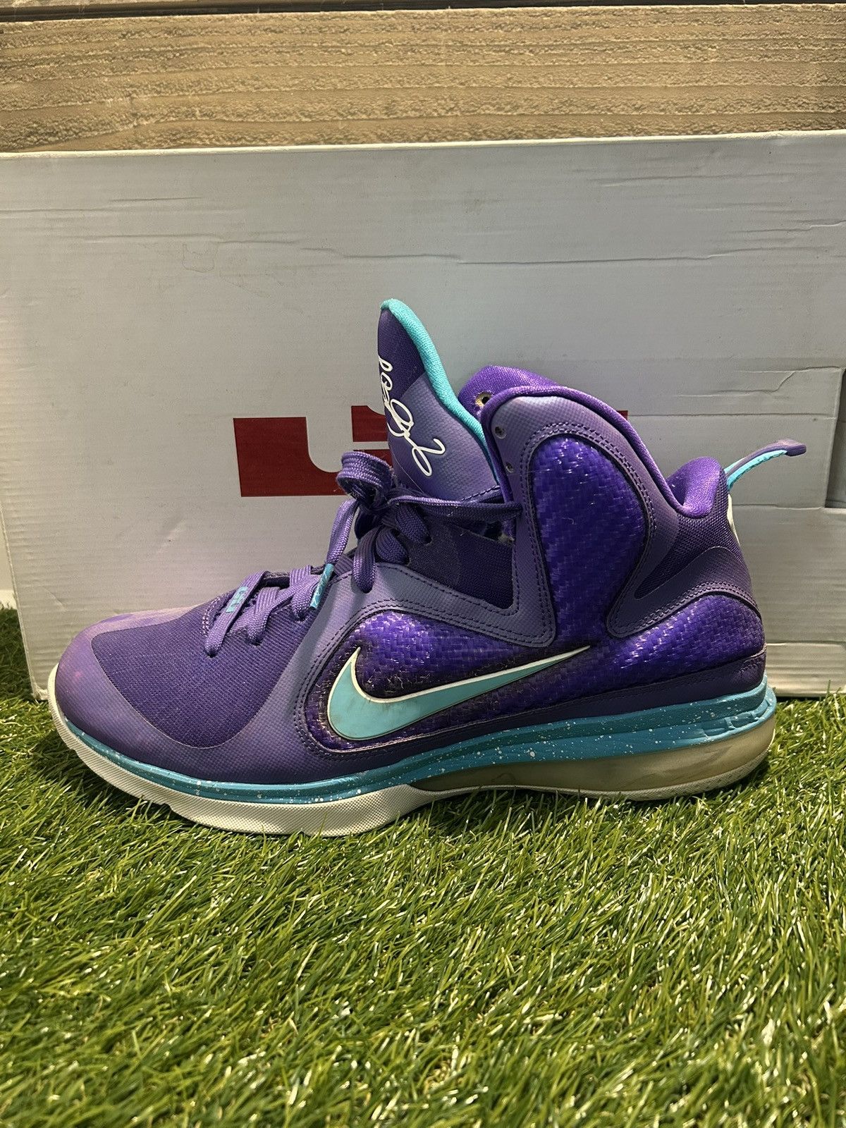 Nike Nike Lebron 9 Size 11 Summit Lake Hornets w/og box Size US 11 / EU 44 - 3 Thumbnail