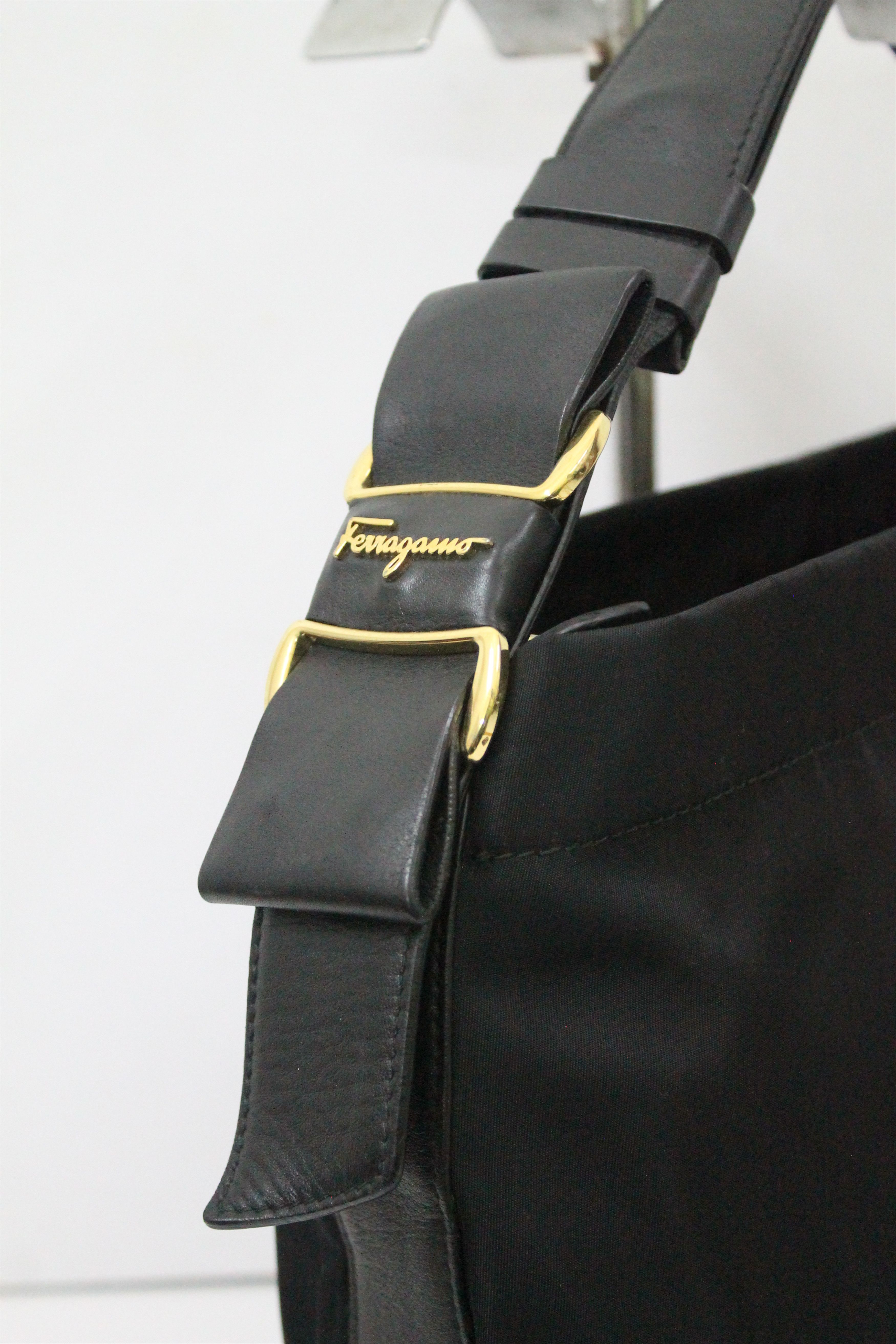 Salvatore Ferragamo Authentic SALVATORE FERRAGAMO Shoulder Bag. Size ONE SIZE - 4 Thumbnail