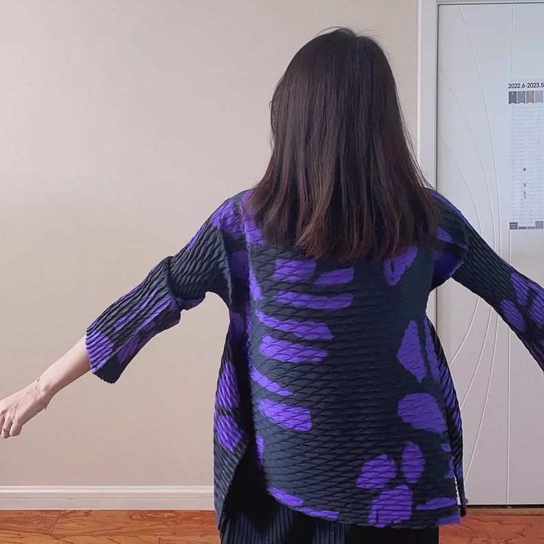 Issey Miyake Issey Miyake Black large fish-scale top Size M / US 6-8 / IT 42-44 - 5 Thumbnail