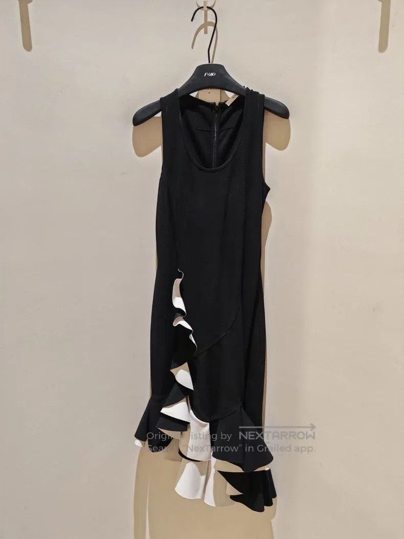 Givenchy Givenchy Size 40 Black and White Floral Dress, Size 40 Size XS / US 0-2 / IT 36-38 - 1 Thumbnail