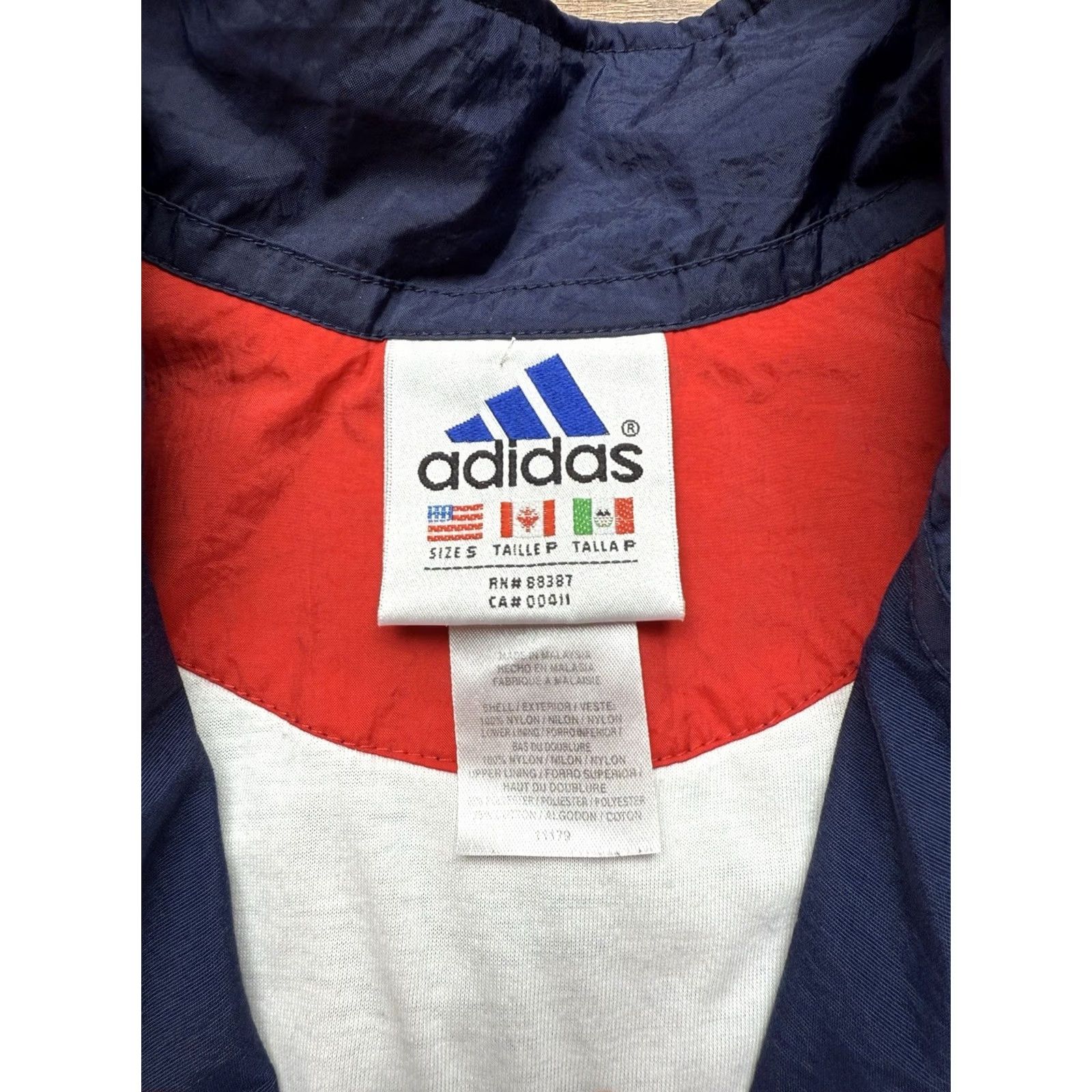Adidas VINTAGE adidas 3 Stripe Full Zip Up Windbreaker Jacket Mens Small Red / Blue Size US S / EU 44-46 / 1 - 4 Thumbnail