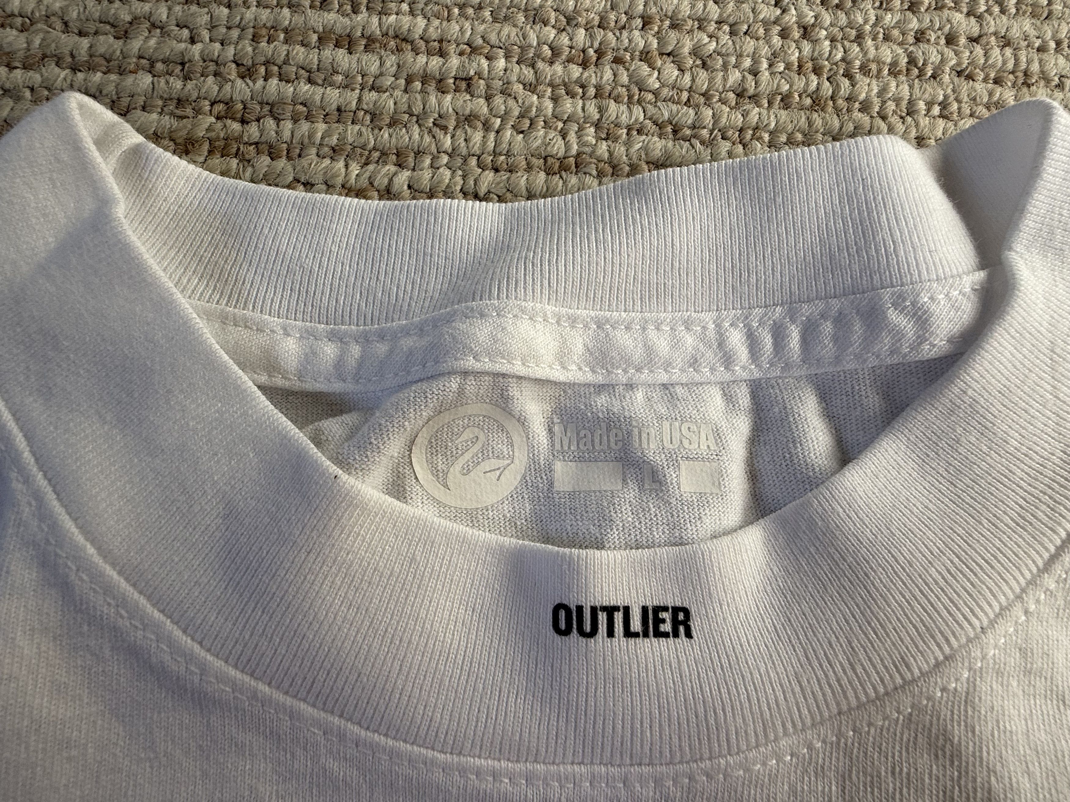 Outlier Oct. 9, 2018 t-shirt Size US L / EU 52-54 / 3 - 3 Thumbnail