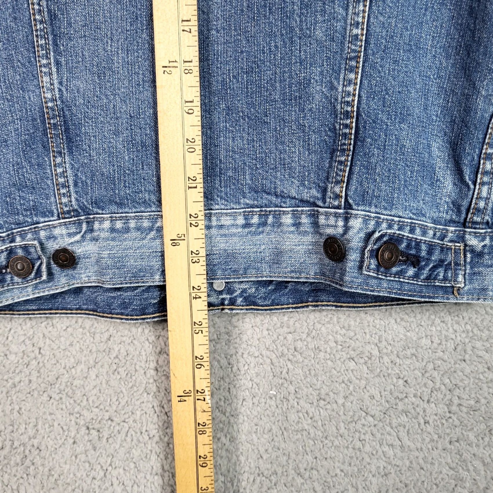 Levi's Levi's Button up patch blue Jeans Jacket Women's Size S Jacket Denim Blue Modern Casual Womens Size 28" / US 6 / IT 42 - 8 Thumbnail