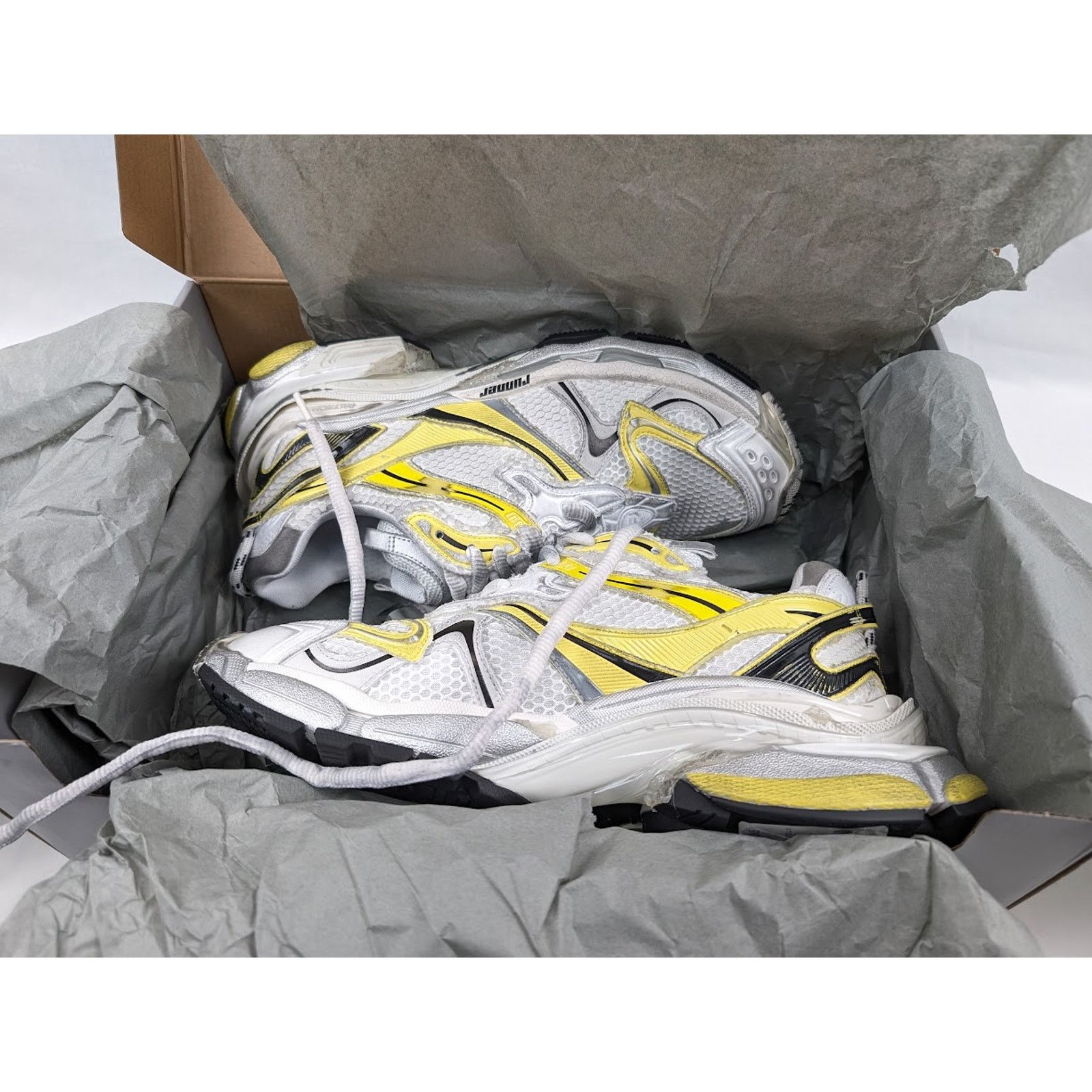 Balenciaga o1rshd1 Runners 2 Sneakers in White/Yellow/Black Size US 12 / EU 45 - 9 Thumbnail