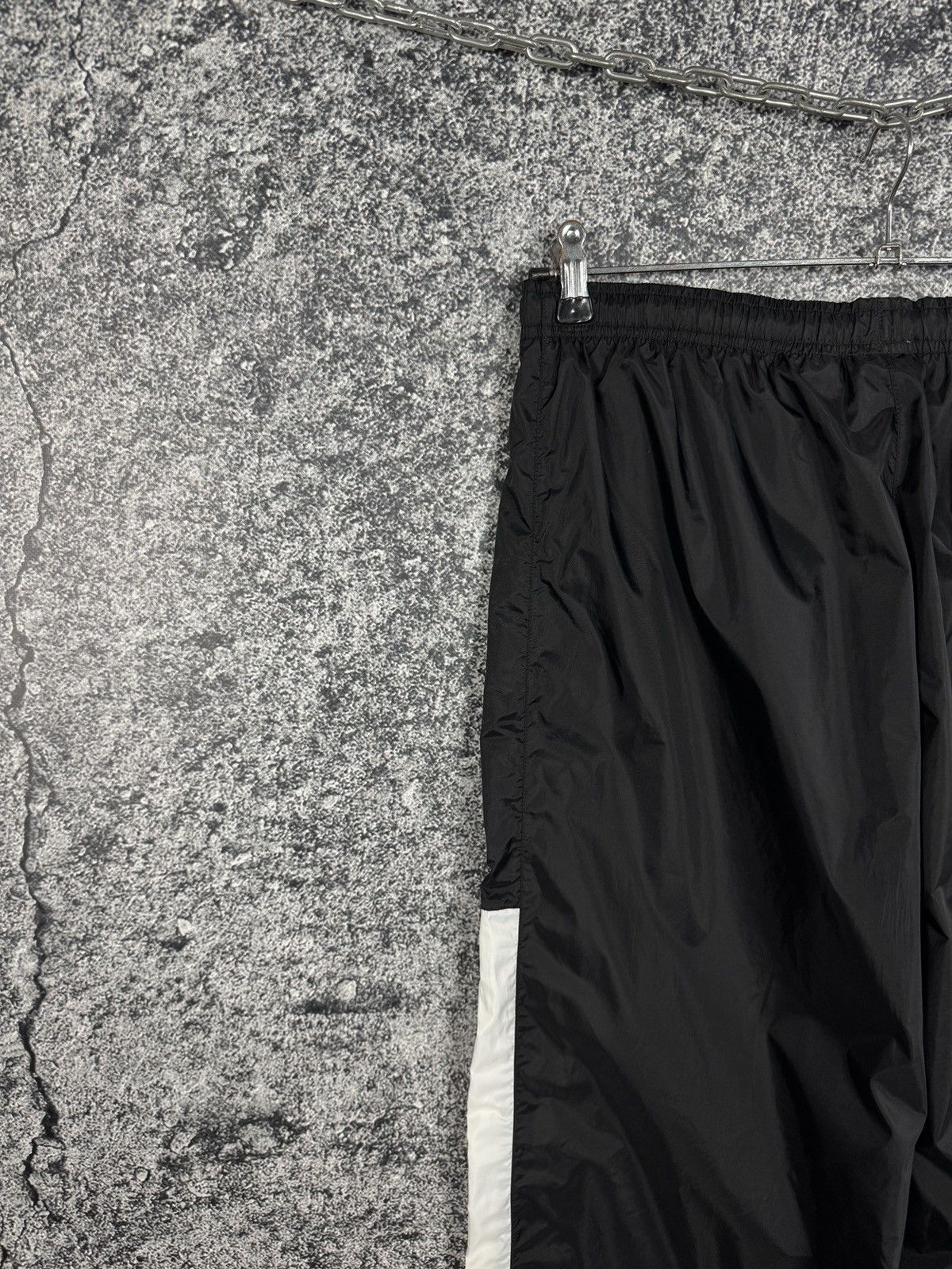 Nike Nike Track Nylon Pants Vintage 90s Style Zip Cuffs Y2K Sz L Size US 36 / EU 52 - 14 Thumbnail