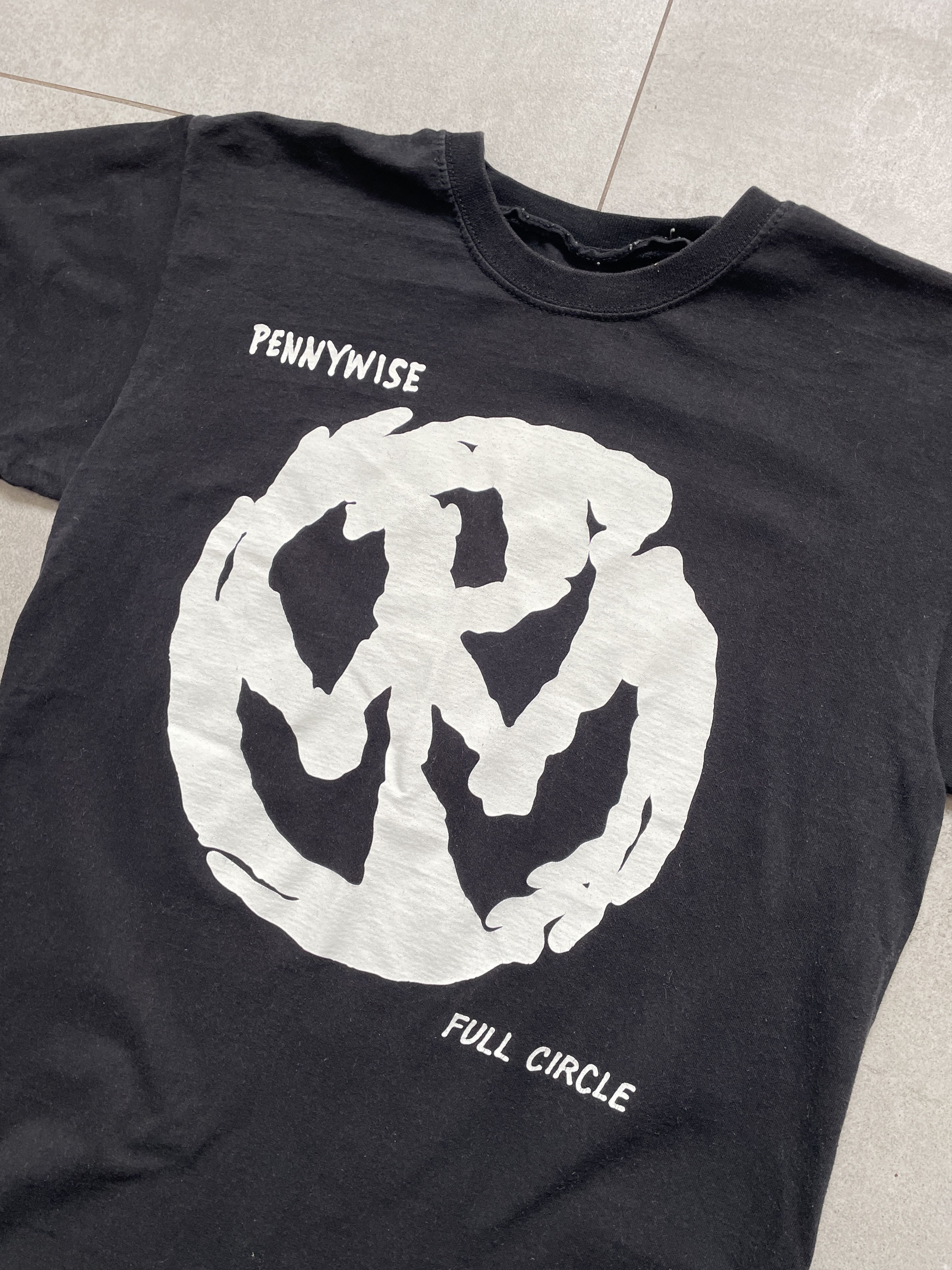 Vintage VINTAGE 1997 PENNYWISE FULL CIRCLE PUNK ROCK BAND TEE Size US S / EU 44-46 / 1 - 2 Thumbnail