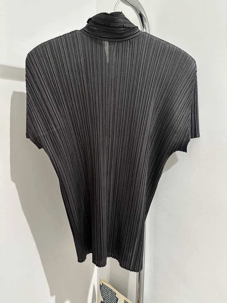 Issey Miyake Issey Miyake size:3 Grey pleated short-sleeved shirt Size M / US 6-8 / IT 42-44 - 3 Thumbnail