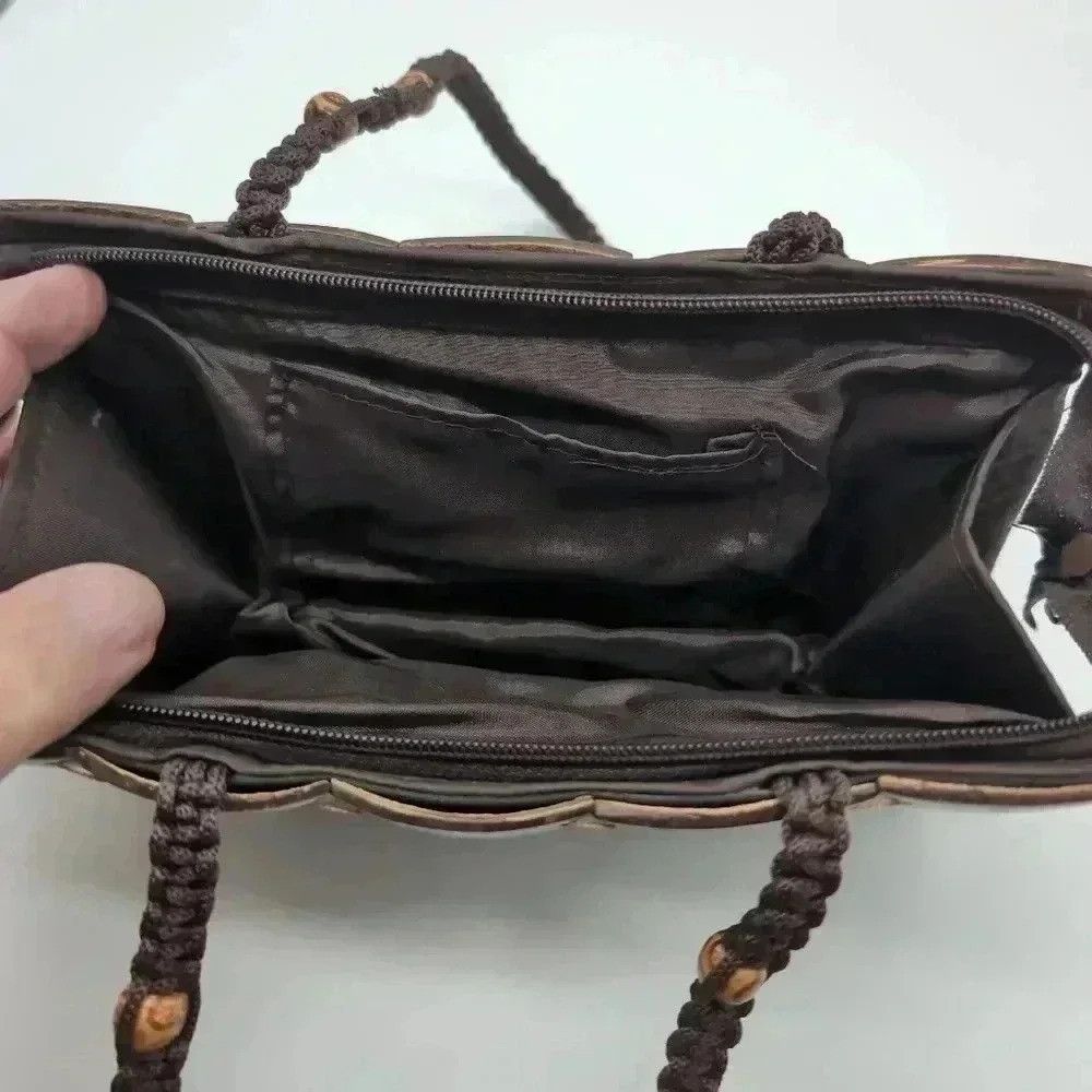 Designer Coco Coconut Shell purse with cowrie shell flowers Size ONE SIZE - 4 Thumbnail