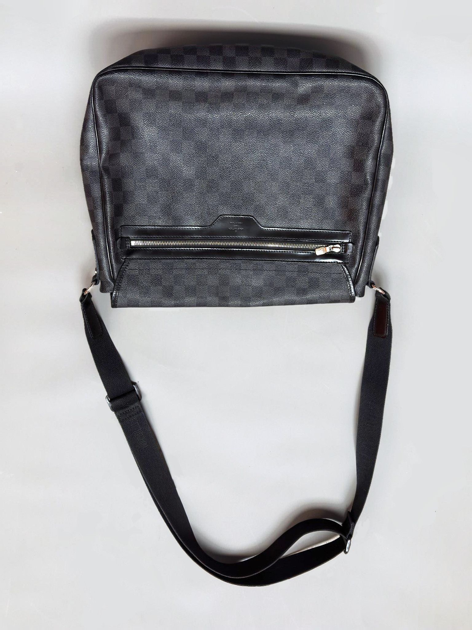 Louis Vuitton Louis Vuitton Damier Graphite Messenger Bag Size ONE SIZE - 2 Thumbnail