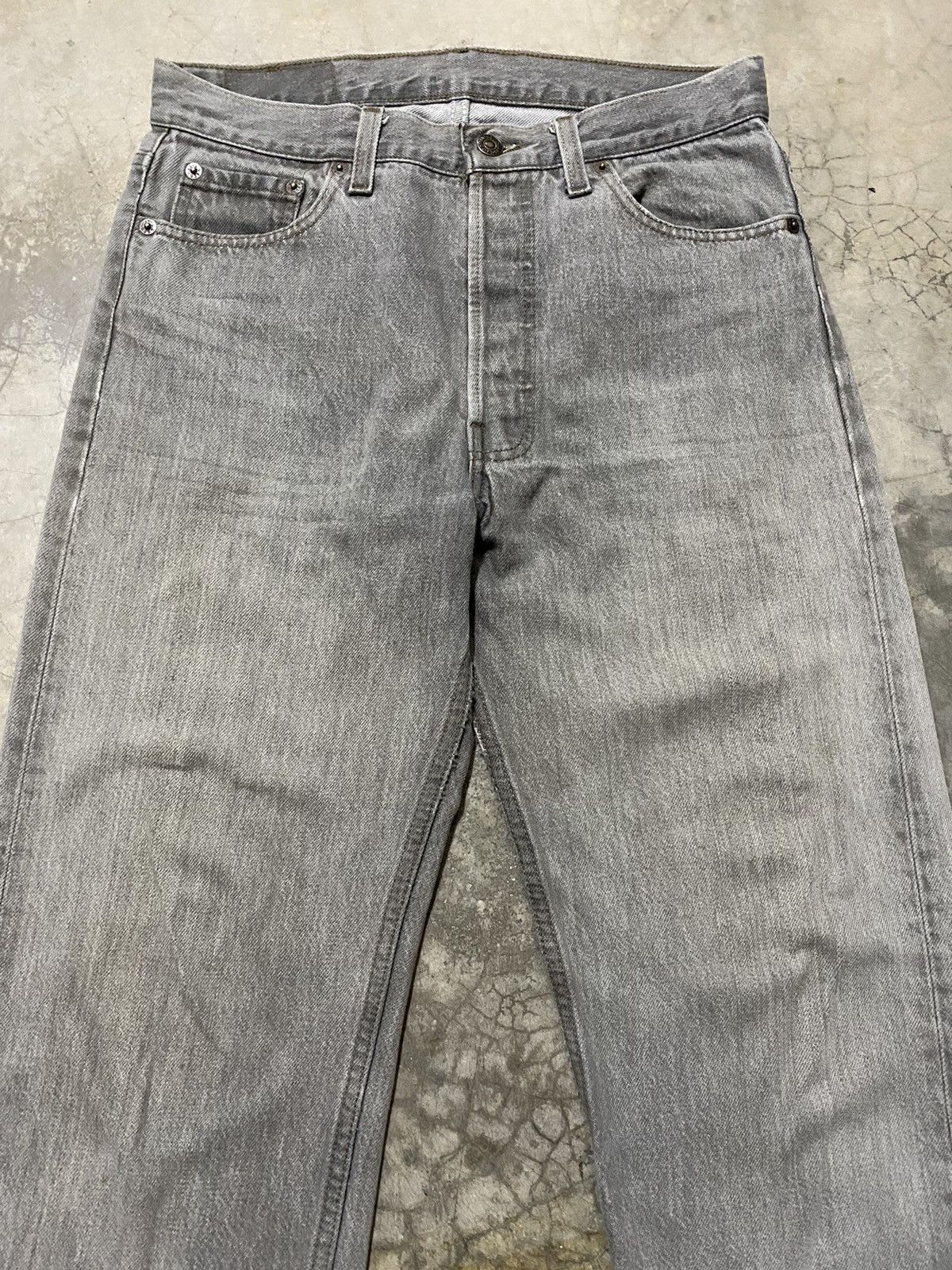Levi's × Vintage Vintage Levi’s 501 Grey Fade Black Size US 30 / EU 46 - 9 Thumbnail