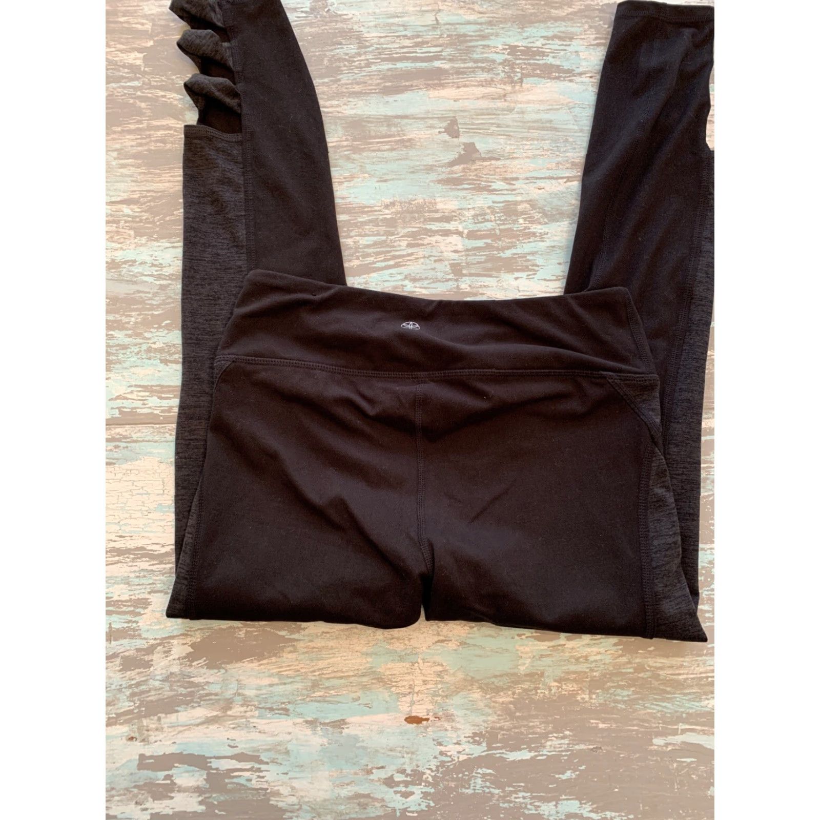 Vintage VINTAGE Small Gaiam Women's Black Gray Activewear Leggings Twist Detail Hem Size 27" / US 4 / IT 40 - 7 Thumbnail
