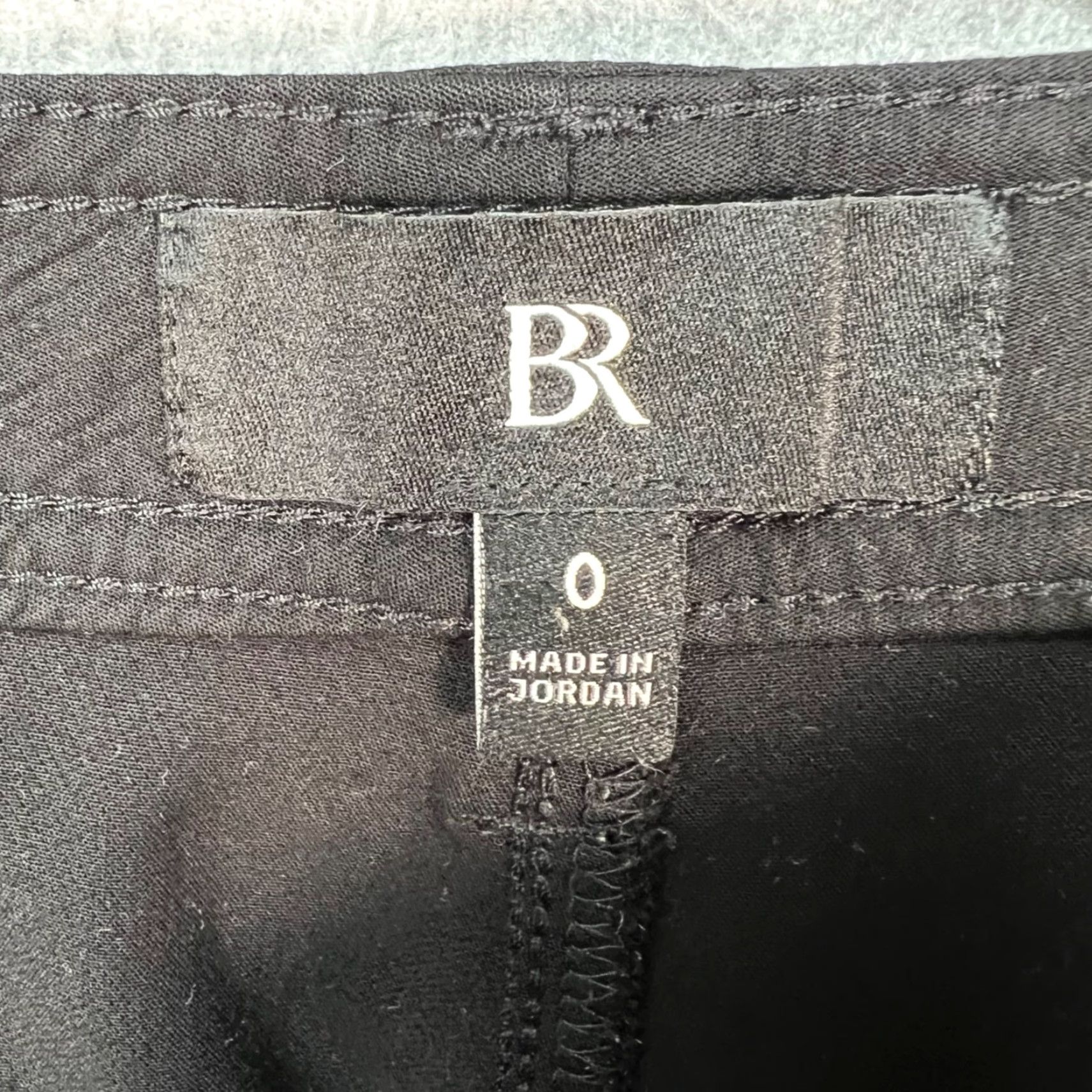 Banana Republic Banana Republic Black Cargo Pants Belted Waist Womens Size 0 Pants Black Cargo Women's 0 Belted Pockets Tapered Inseam 25 High Rise Vintage No Size 25" / US 0 / IT 36 - 3 Thumbnail