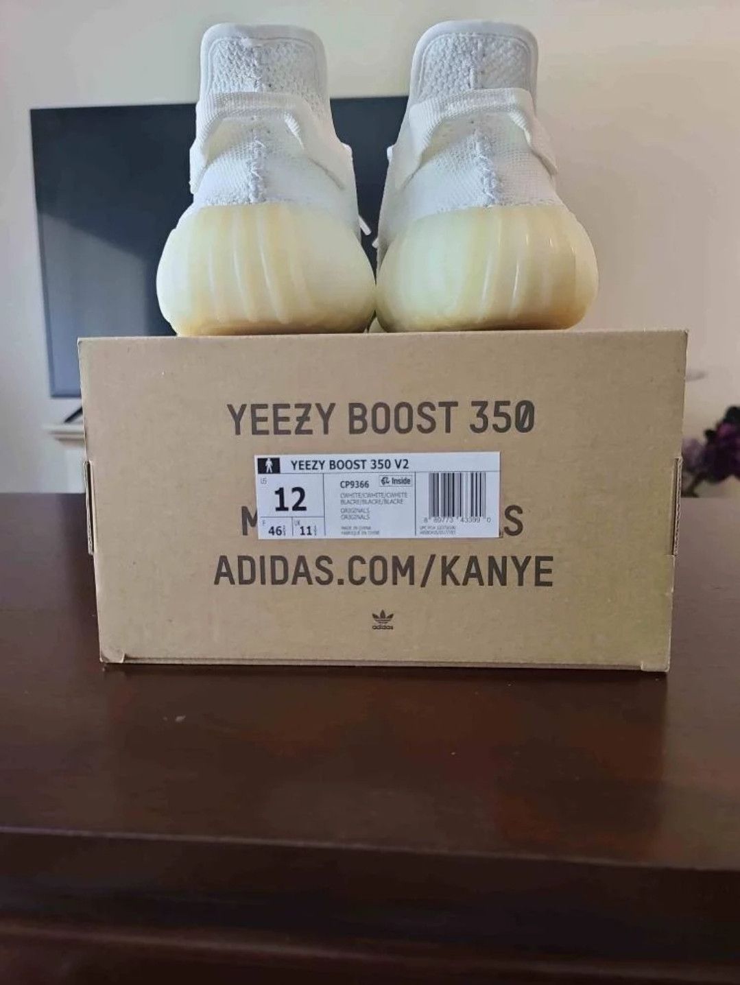 Adidas Yeezy Boost 350 V2 Cream/Triple white Size US 12 / EU 45 - 2 Thumbnail
