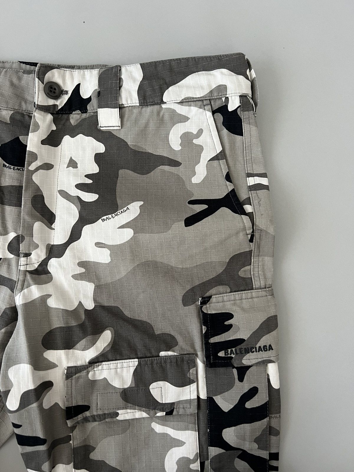 Balenciaga Balenciaga Fitted Camo Cargo Pants Size US 32 / EU 48 - 5 Thumbnail