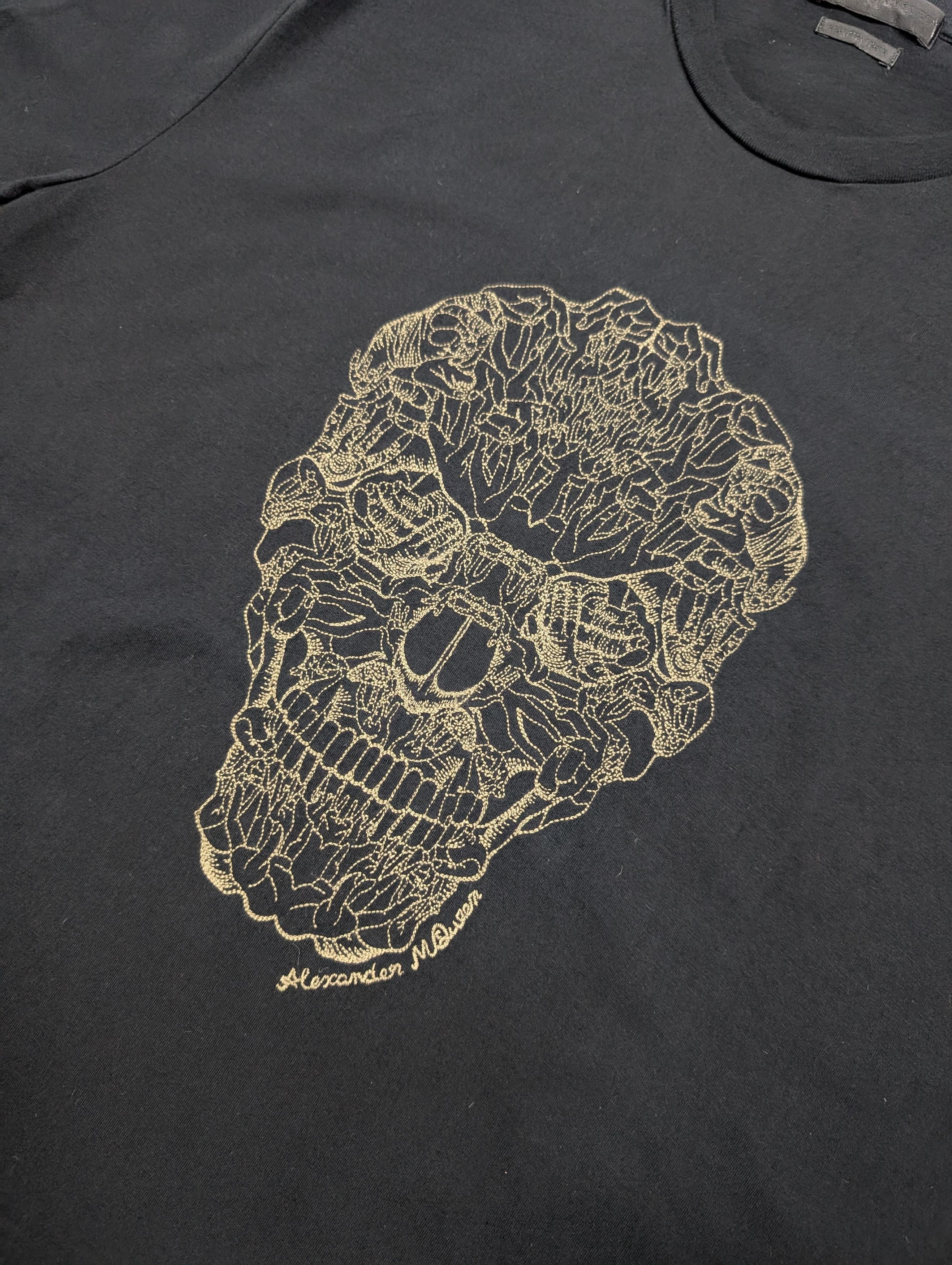 Alexander McQueen Black Tee With Signature Skull Embroidered Logo Size US XL / EU 56 / 4 - 2 Thumbnail