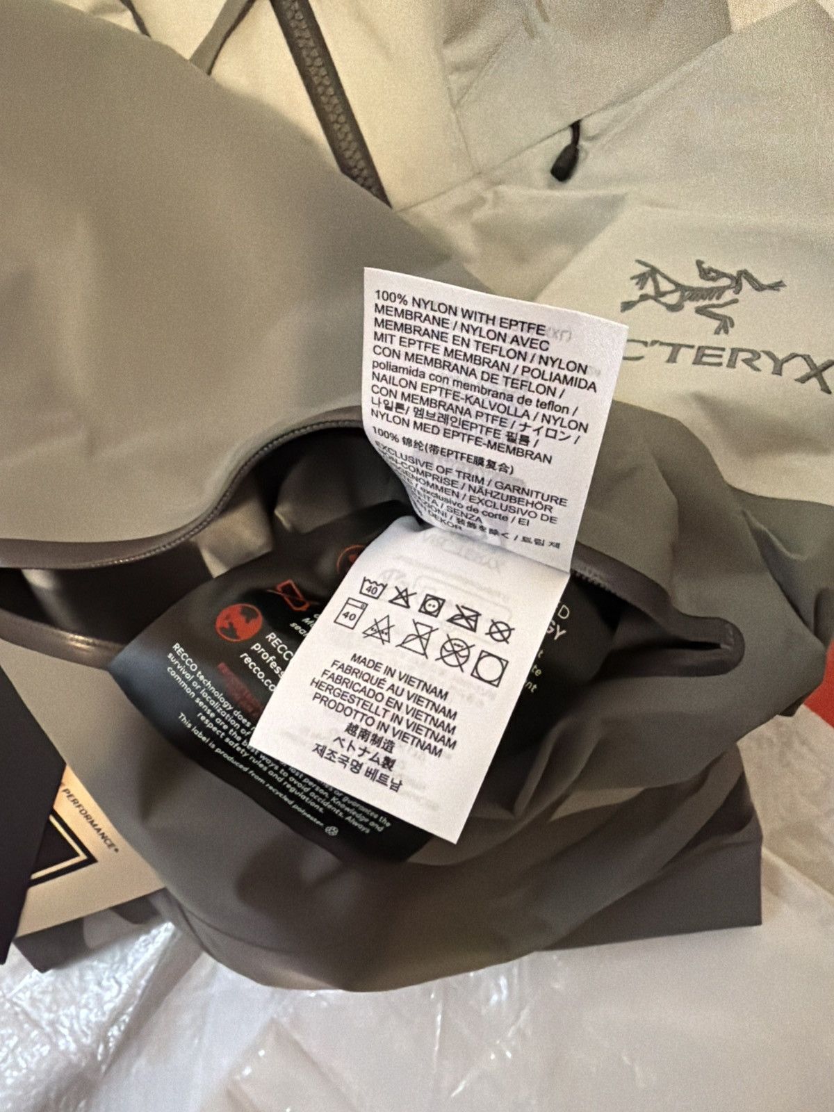 Arc'teryx Arc'teryx Beta AR Jacket Goretex Pro Men’s XXL Solitude Void Size US XXL / EU 58 / 5 - 14 Thumbnail