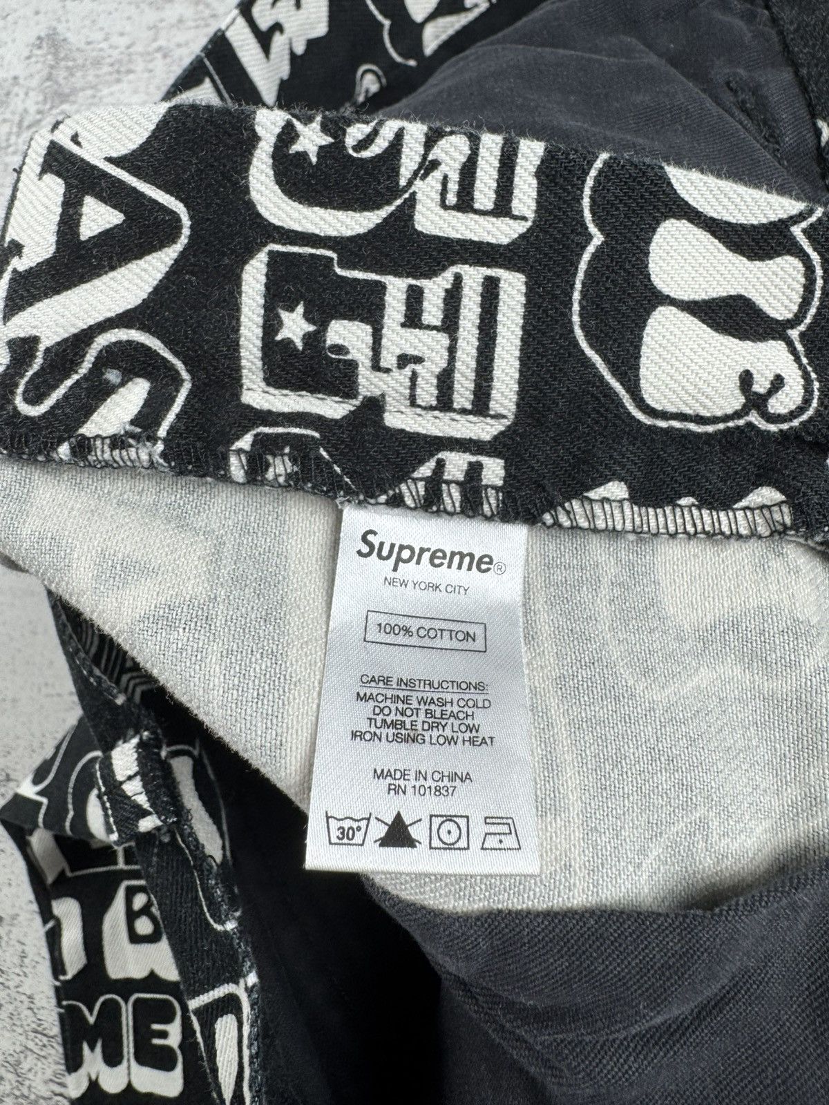 Hysteric Glamour × Supreme HYSTERIC GLAMOUR X SUPREME Text Work Black Monogram Straight Trousers Pants Size US 30 / EU 46 - 20 Thumbnail