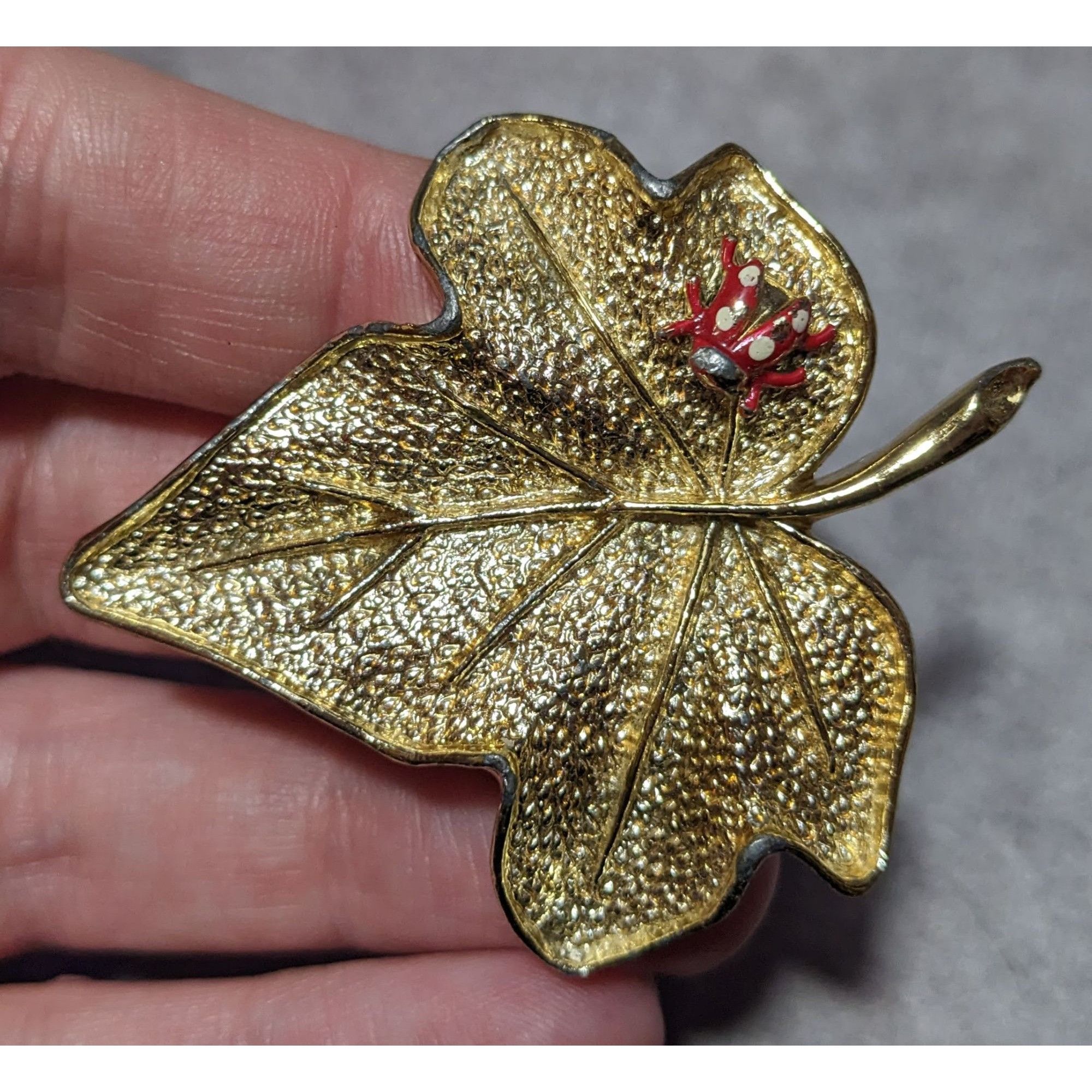 Other Vintage Gold Tone Ladybug On A Leaf Brooch Size ONE SIZE - 5 Thumbnail