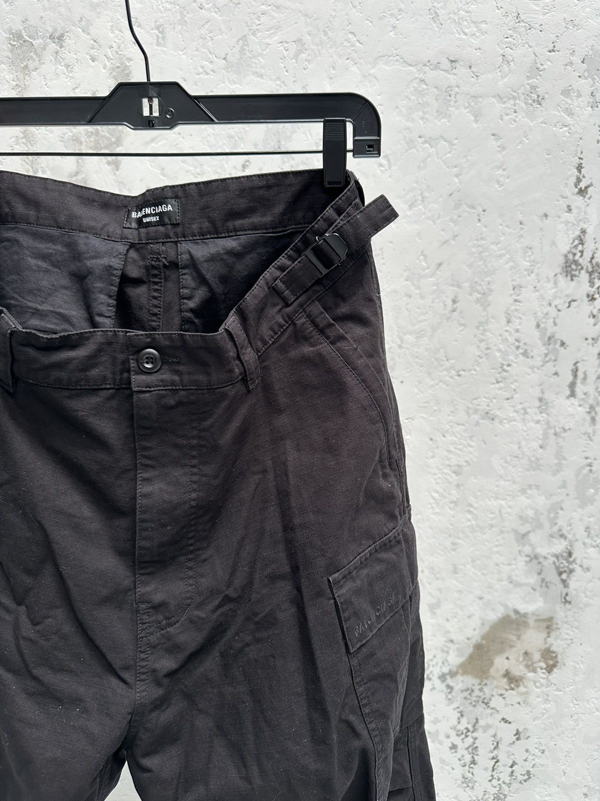 Balenciaga BALENCIAGA FW23 FLARED CARGO PANTS Size US 34 / EU 50 - 4 Thumbnail